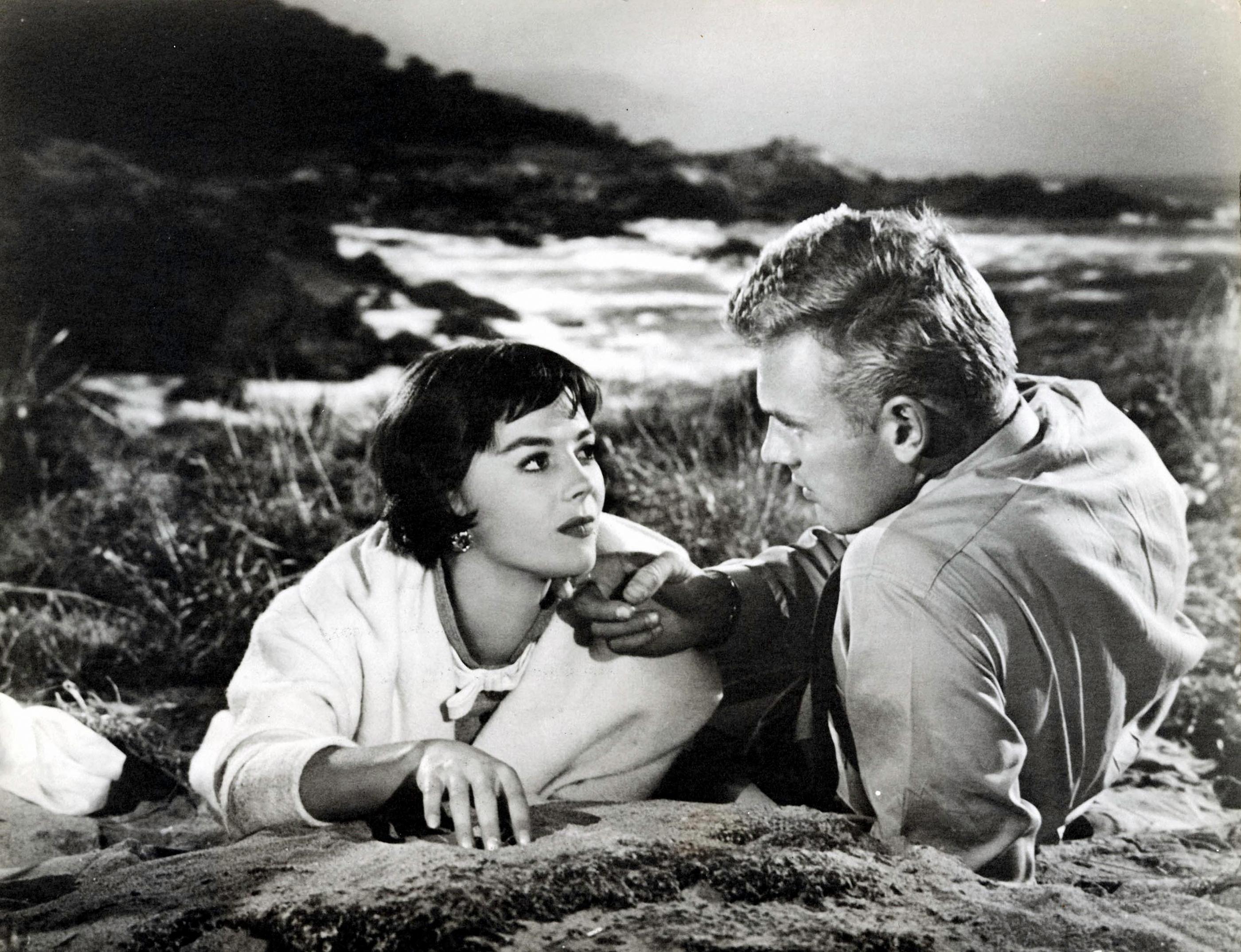 Natalie Wood et Tab He dans La fille qu'il a laissée derrière lui - Photograph de Unknown