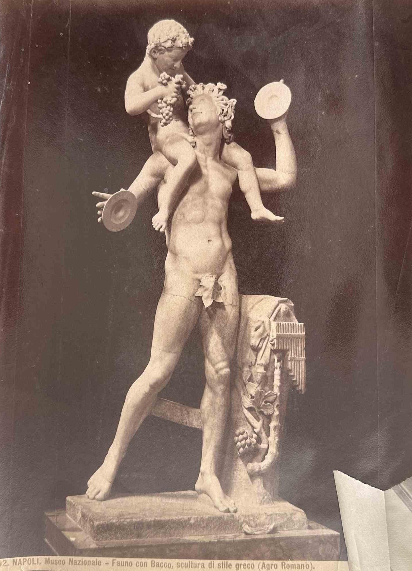 Figurative Photograph de Unknown - Museo Nacional de Roma-Fauno con Baco-Fotografía de época-A principios del siglo XX