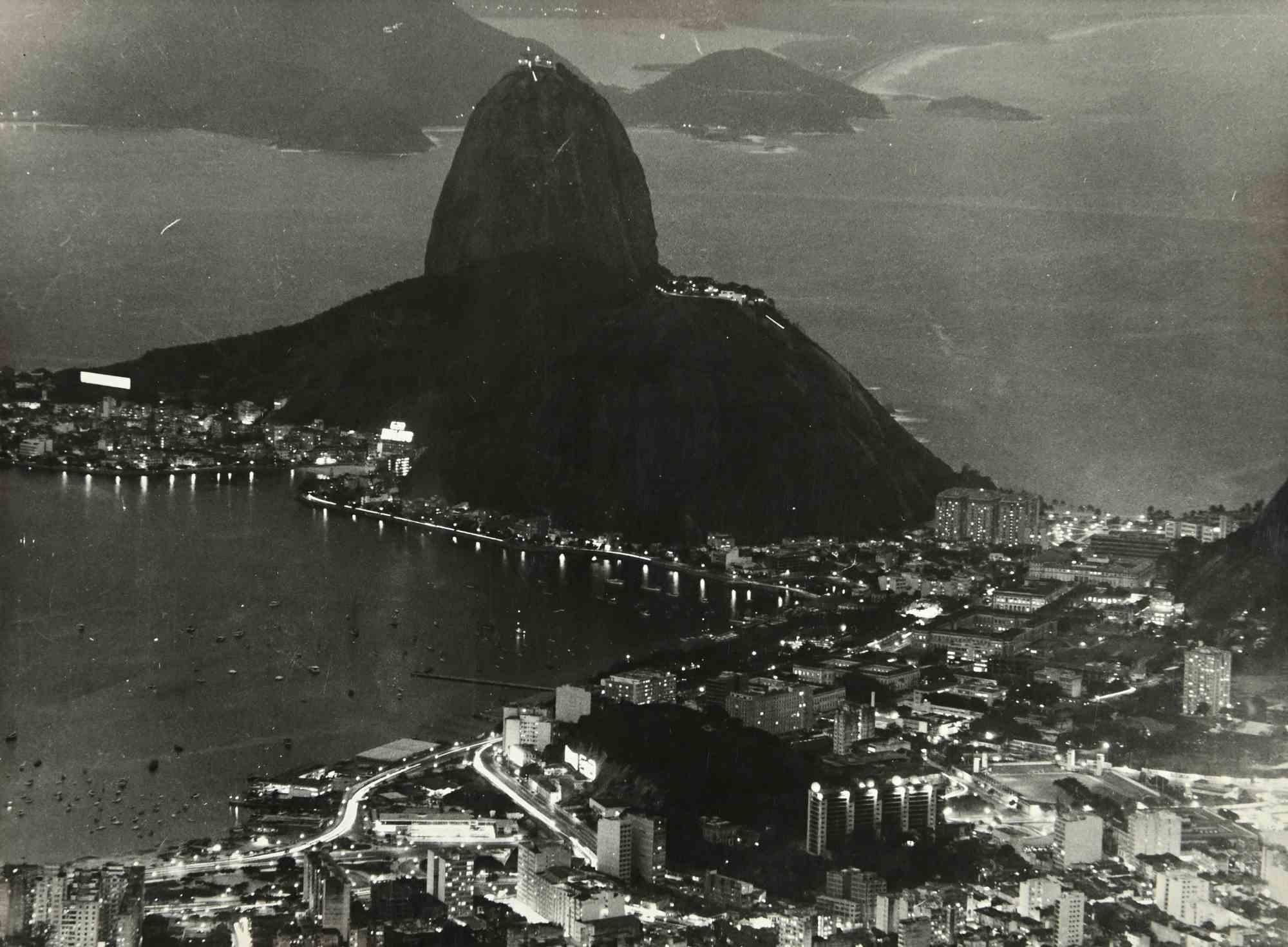 Unknown Landscape Photograph - Night view Rio De Janeiro - Vintage b/w Photo - 1970s