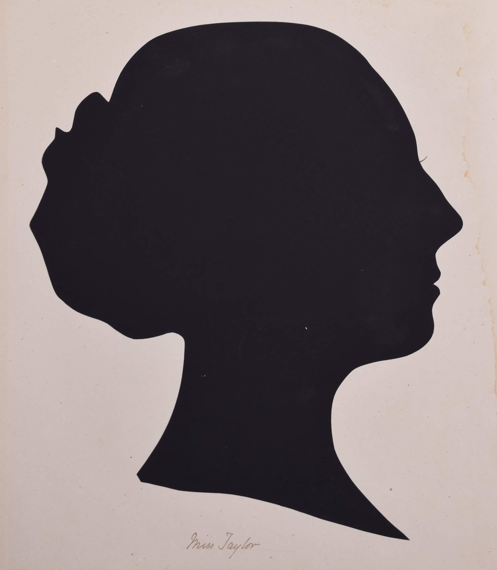 Unknown Black and White Photograph – Silhouette einer Dame aus dem neunzehnten Jahrhundert: Miss Taylor