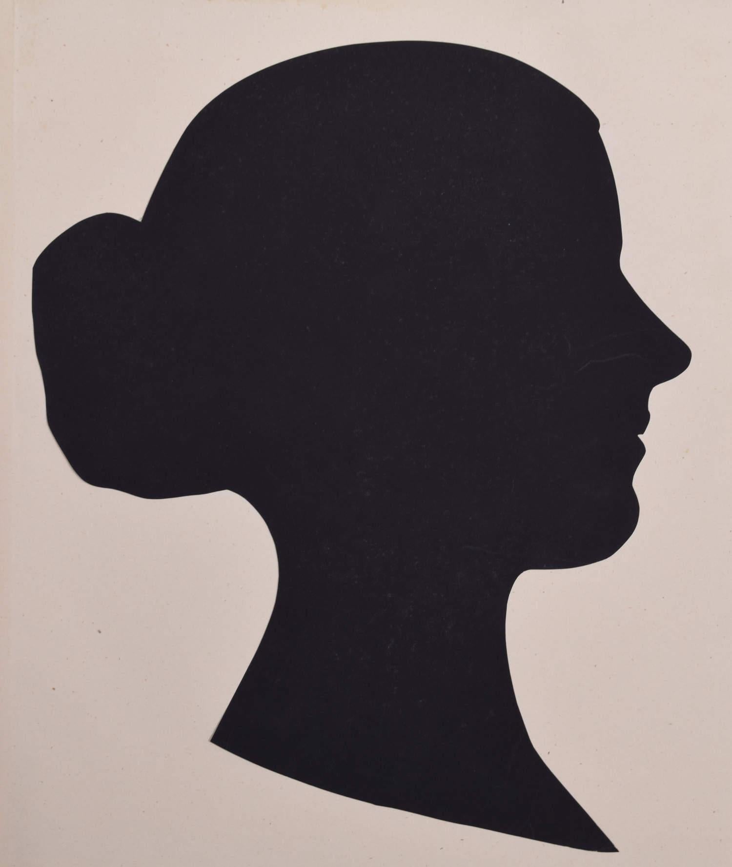 Unknown Black and White Photograph – Silhouette einer Dame III. aus dem neunzehnten Jahrhundert