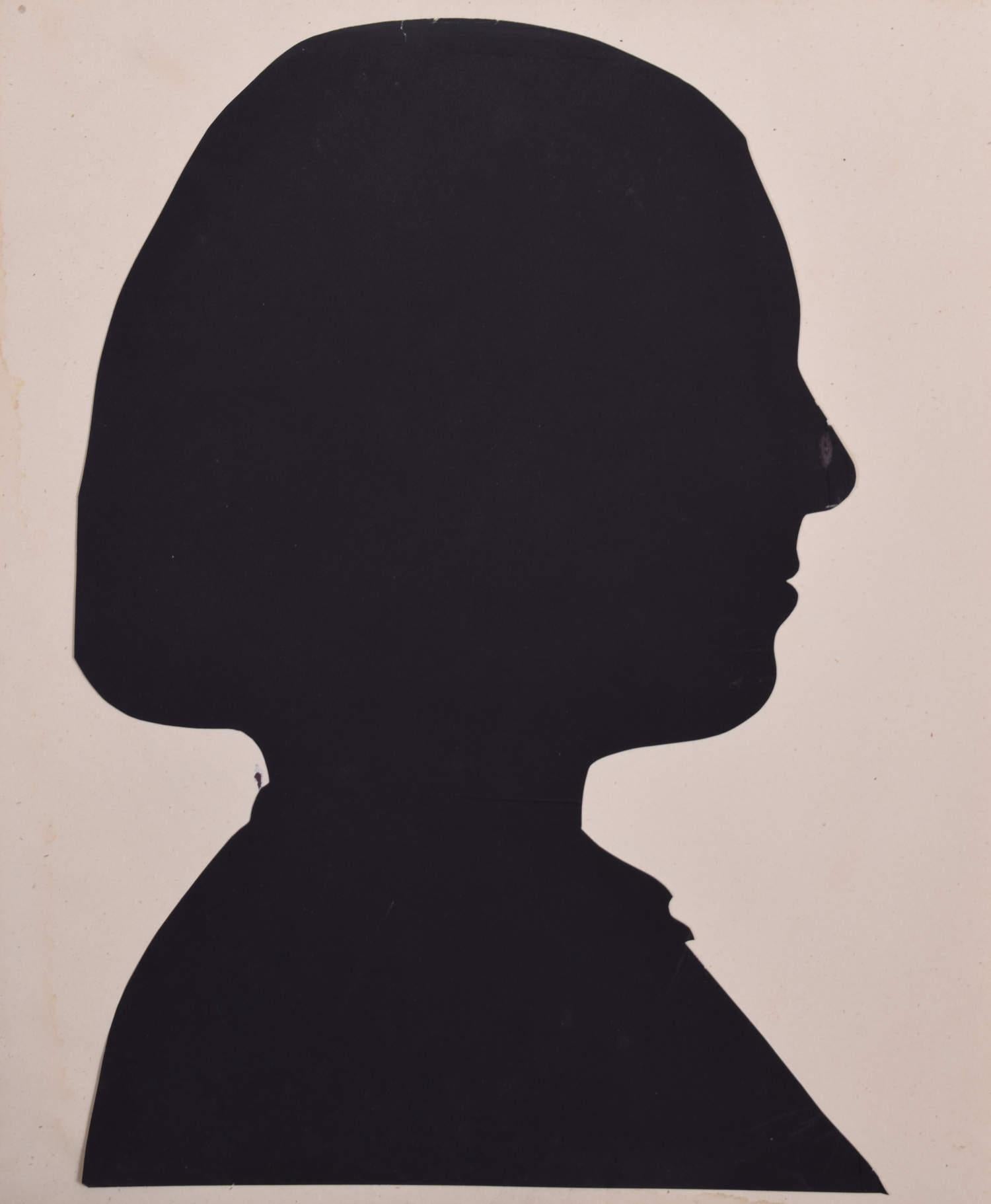 Unknown Black and White Photograph – Silhouette einer Dame aus dem neunzehnten Jahrhundert: Fräulein Alice Lowneley