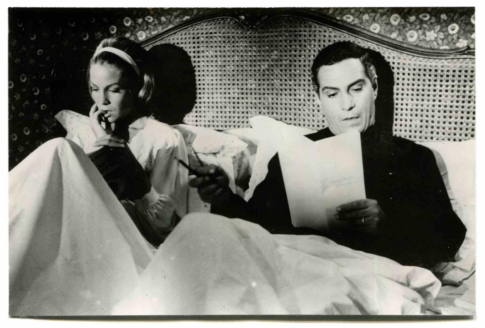 Unknown Figurative Photograph - Nino Manfredi and Alexandra Stewart  in Film Thrilling - 1965