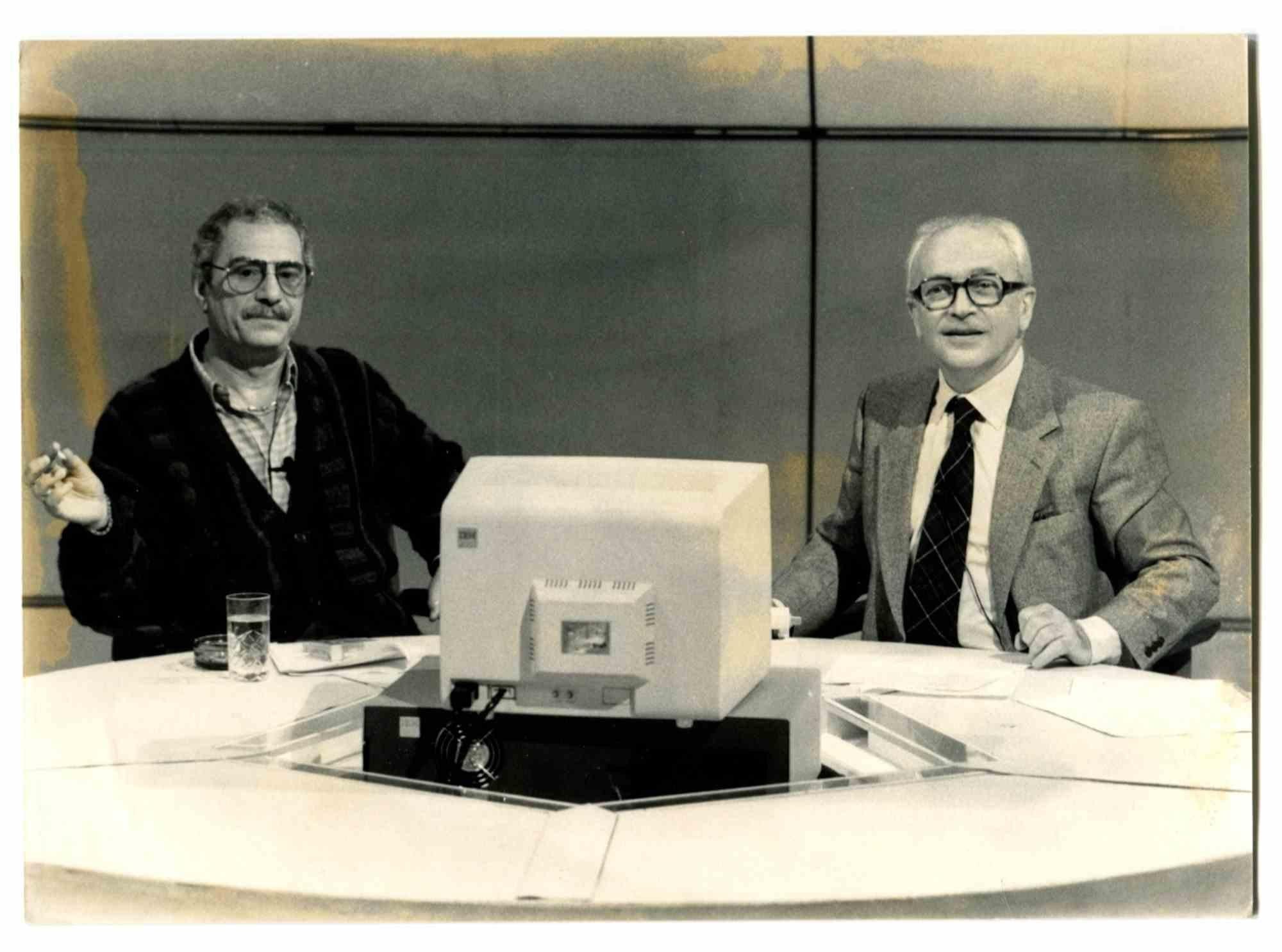 Figurative Photograph Unknown - Interview de Nino Manfredi par Arrigo Levi's Photo - 1970