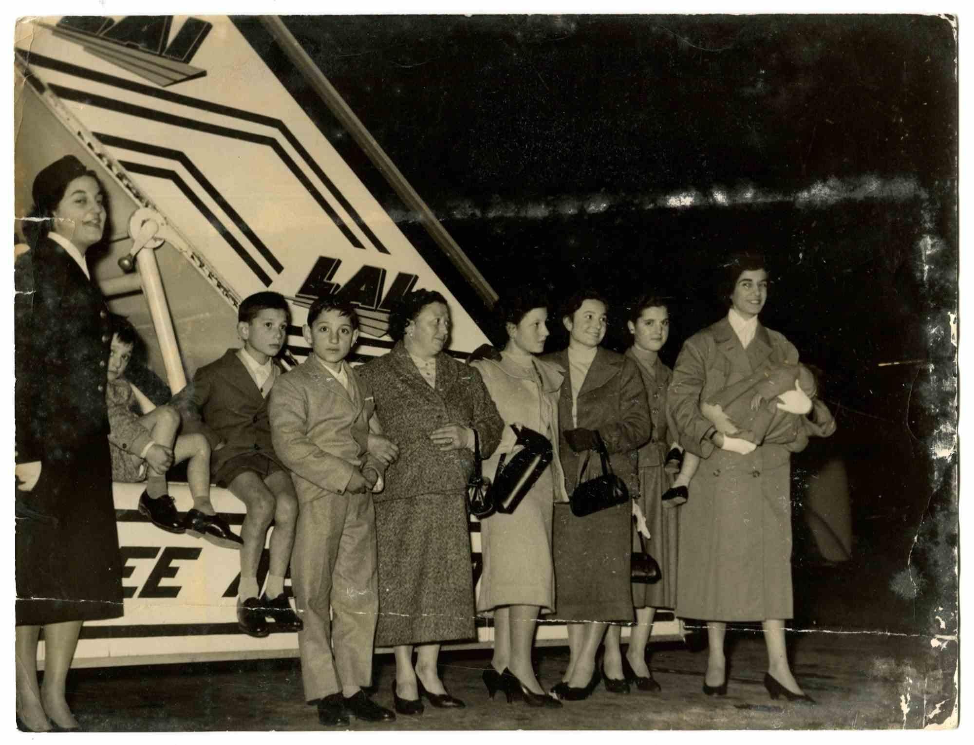 Alte Tage  - Eine Frau mit ihren sieben Kindern und zwei Stewardesses... - 1956