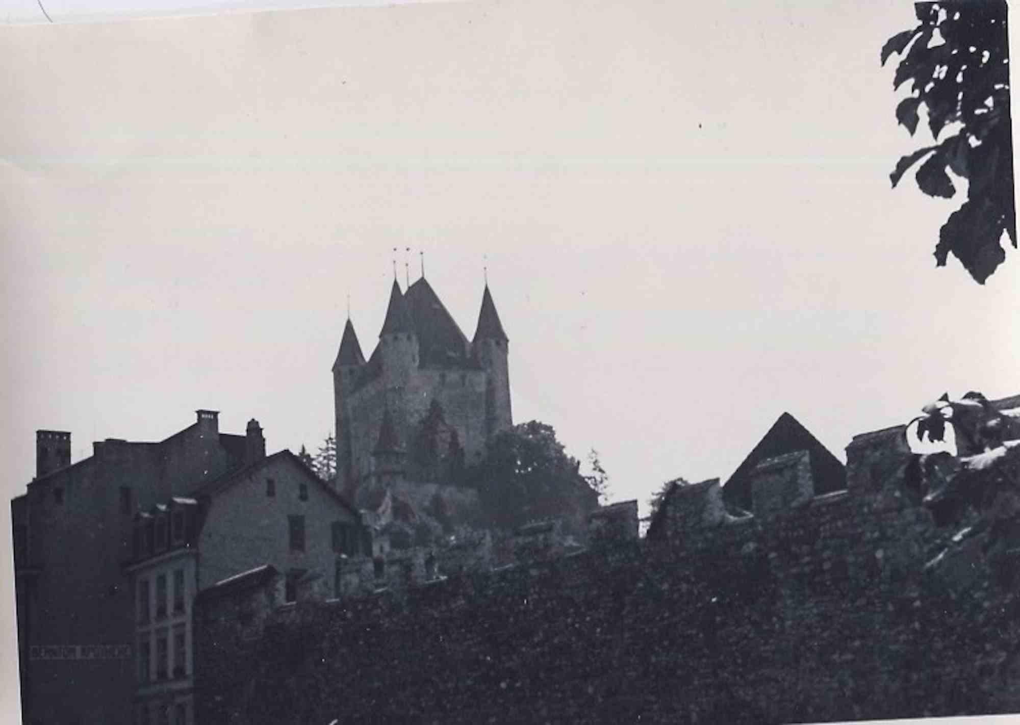 Unknown Landscape Photograph – Old days Foto – Kirche – Vintage-Foto – Mitte des 20. Jahrhunderts