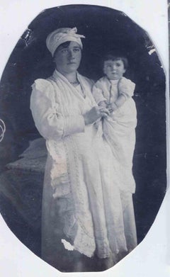 Old days Photo - Mother and Child - Retro Photo - mid-20th Century