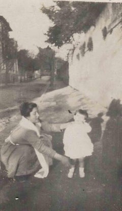 Old days Photo - Mother and Child - Retro Photo - Mid-20th Century