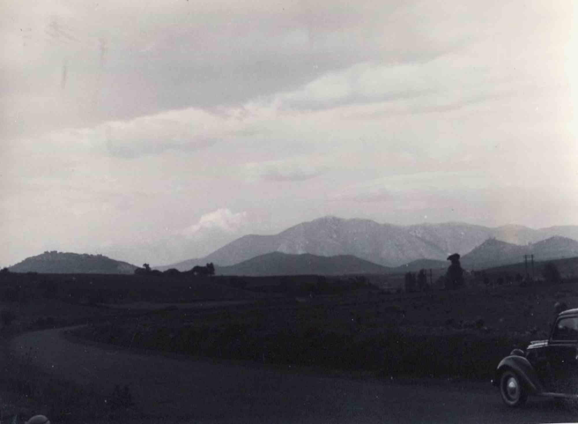 Unknown Figurative Photograph - Old days Photo - Mountain - Vintage photo - mid-20th Century