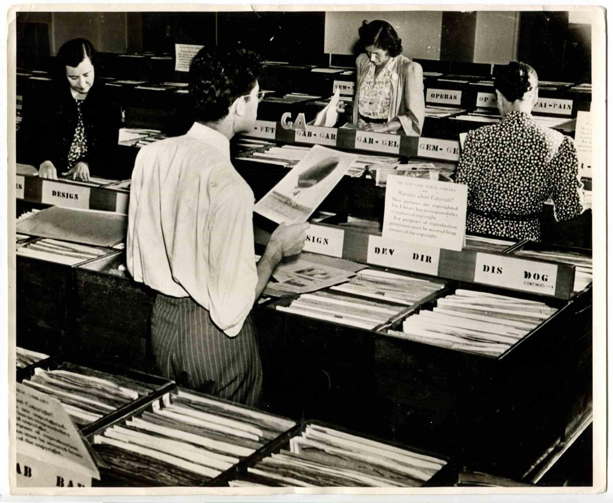 Old Days - Selecting Vinyls - Photo vintage - Années 1960