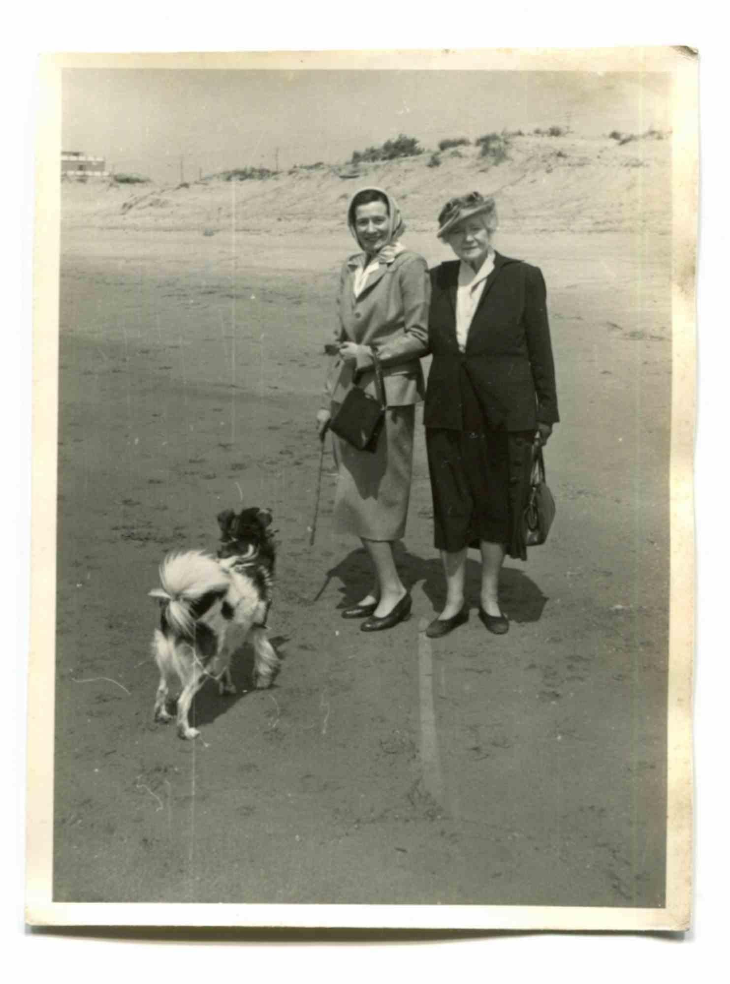 Unknown Figurative Photograph - Old Days - Vintage Photo - 1950s