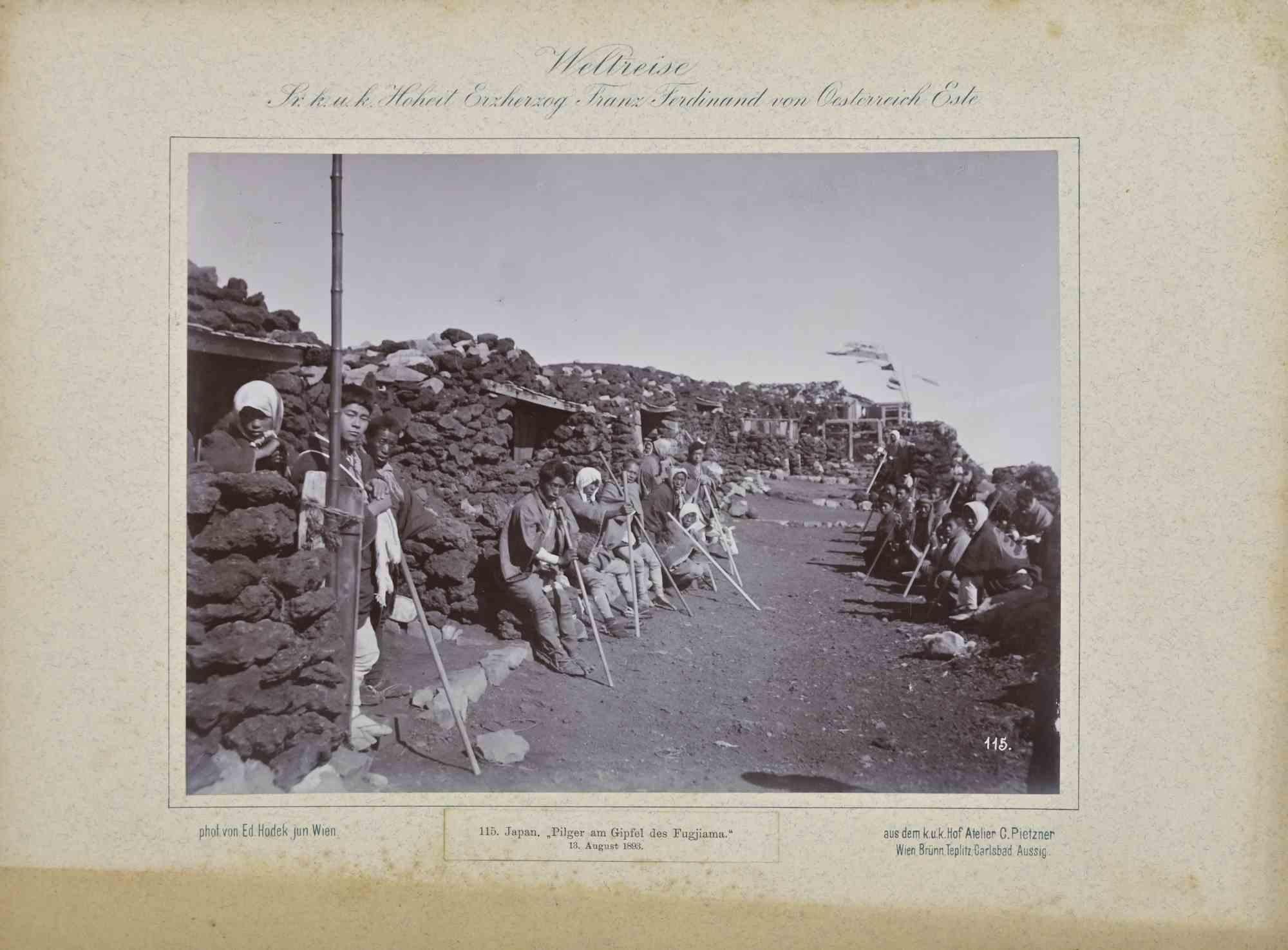 Landscape Photograph di Unknown - Sulle pendici del Fujiyama - Fotografia d'epoca - 1893