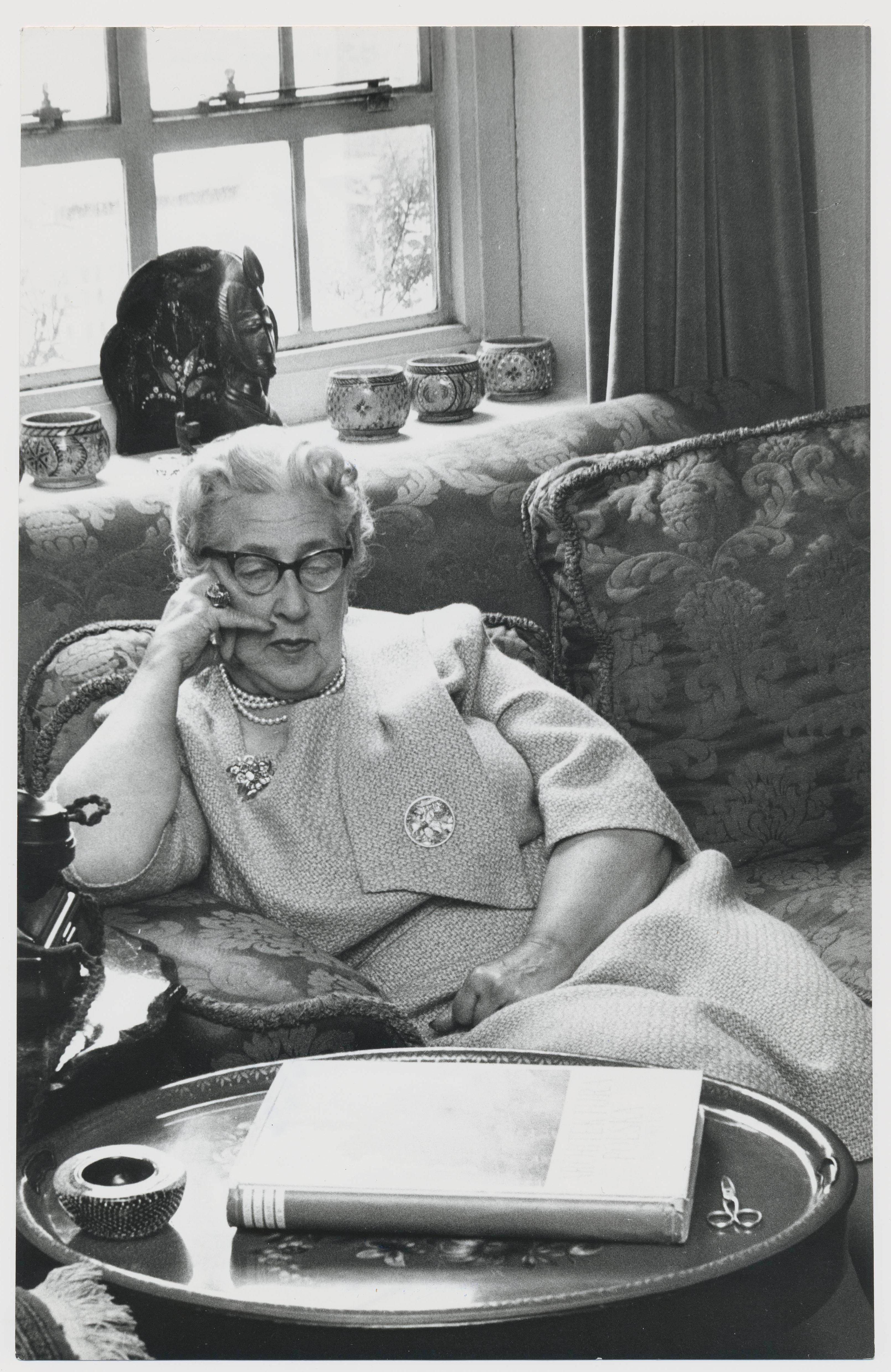 Unknown Portrait Photograph - On the sofa with Agatha Christie