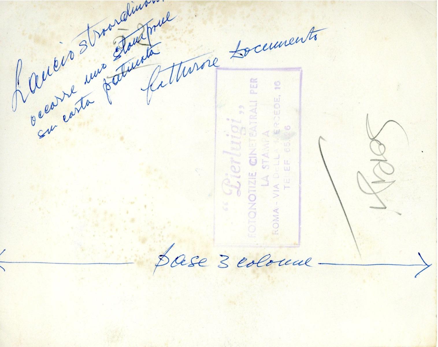 Une centaine d'années d'Alberto Sordi n° 12 - Photographie vintage des années 1950 en vente 1