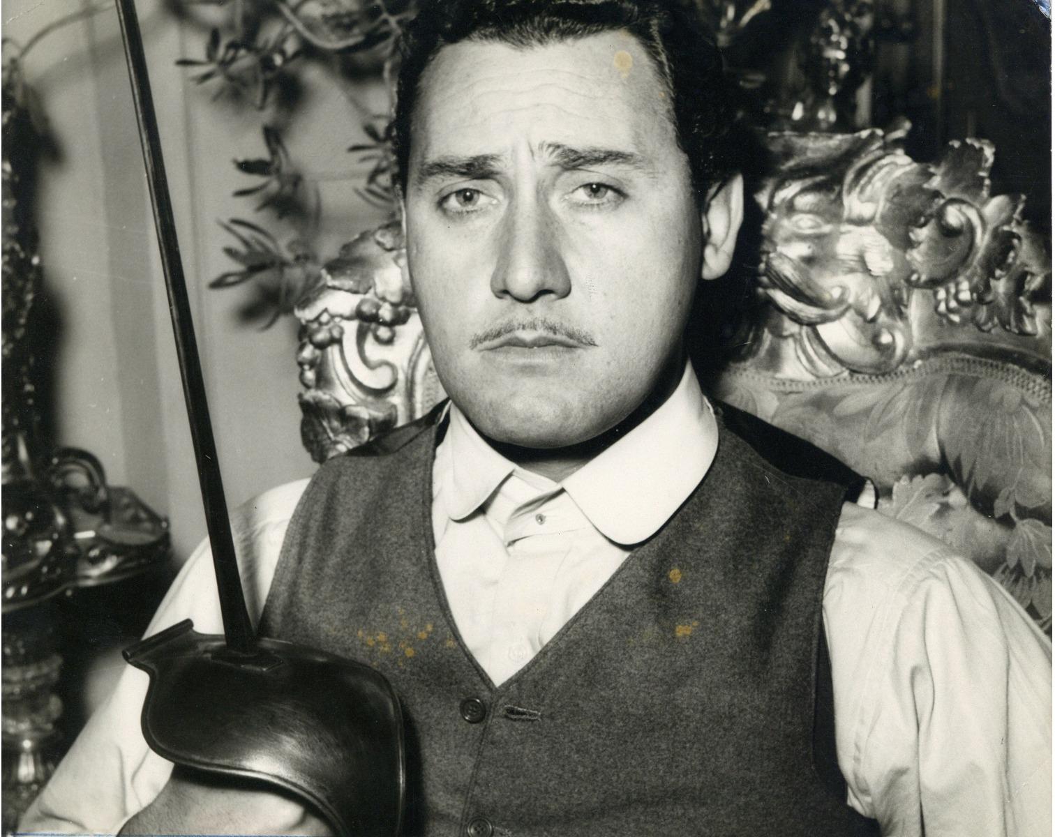 One Hundred Years of Alberto Sordi # 12 is a vintage photographic print on single-coated paper.

Photograph realized by Italian famous Photographer Pierluigi Praturlon ( Pierluigi).

Artist's ink stamp and notes on the back

Original print from end