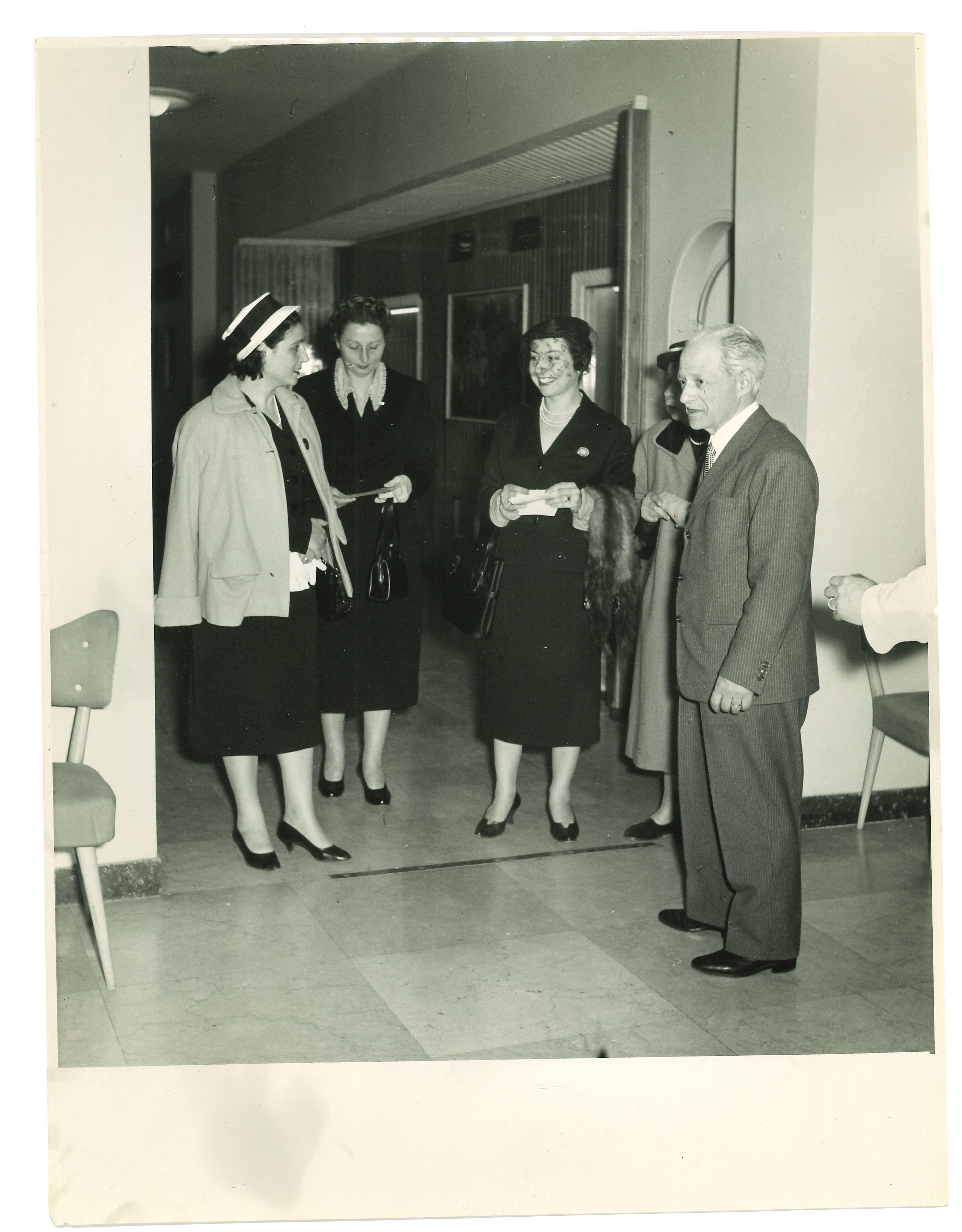 Unknown Portrait Photograph - Opening Exhibition - Life in Italy in 1960s      