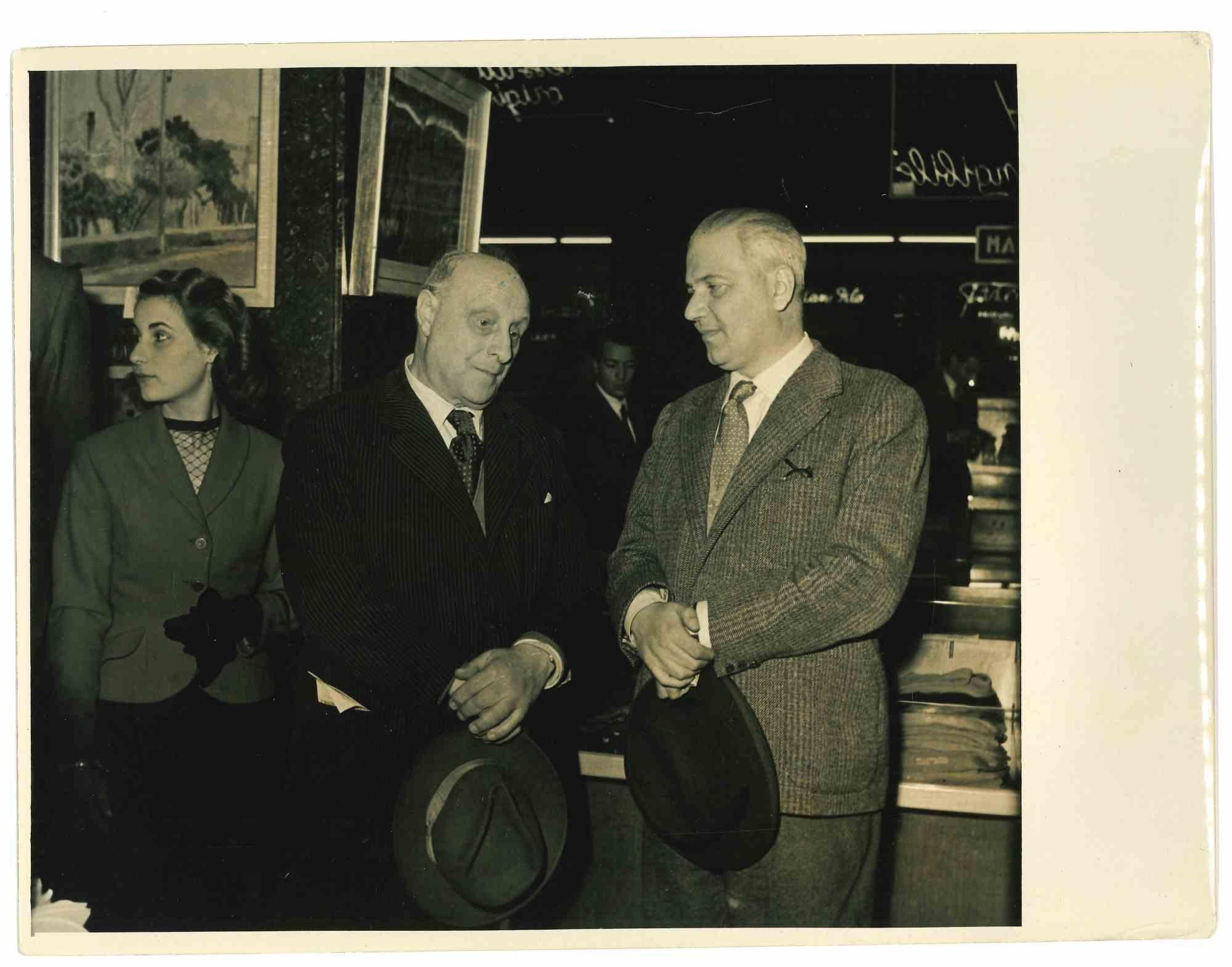 Unknown Portrait Photograph - Opening Exhibition - Life in Italy in 1960s - Photograph - 1960s