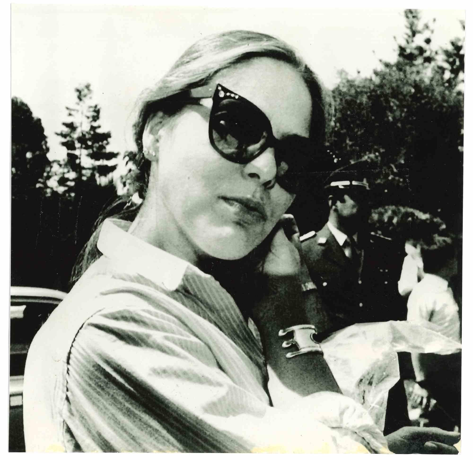 Figurative Photograph di Unknown - Ornella Muti - Fotografia d'epoca - Metà del XX secolo