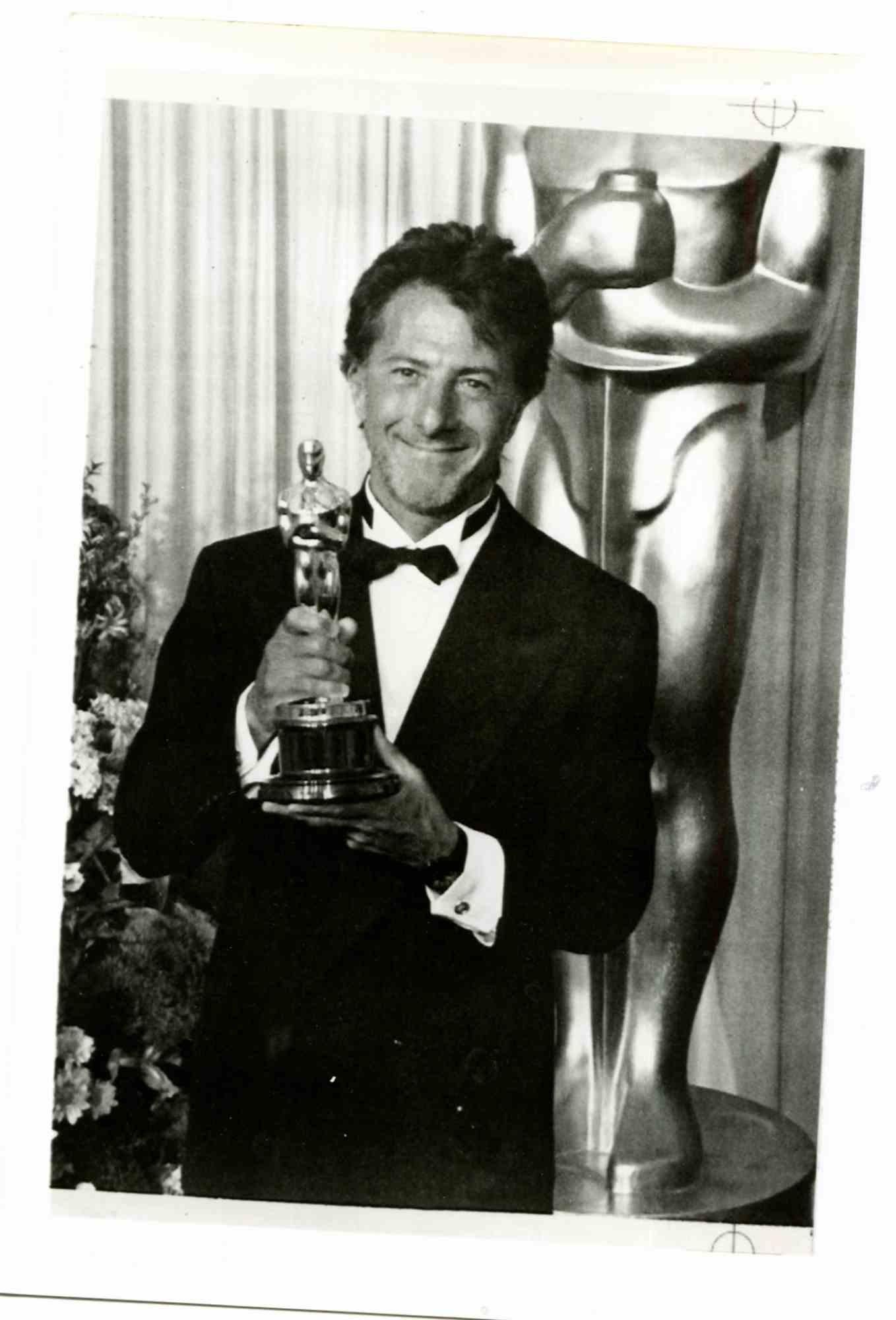 Unknown Portrait Photograph - Oscar winner Dustin Hoffman at Academy Awards - Vintage photo - 1989