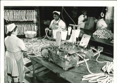 Packing Industry - American Vintage Photograph - Mid 20th Century