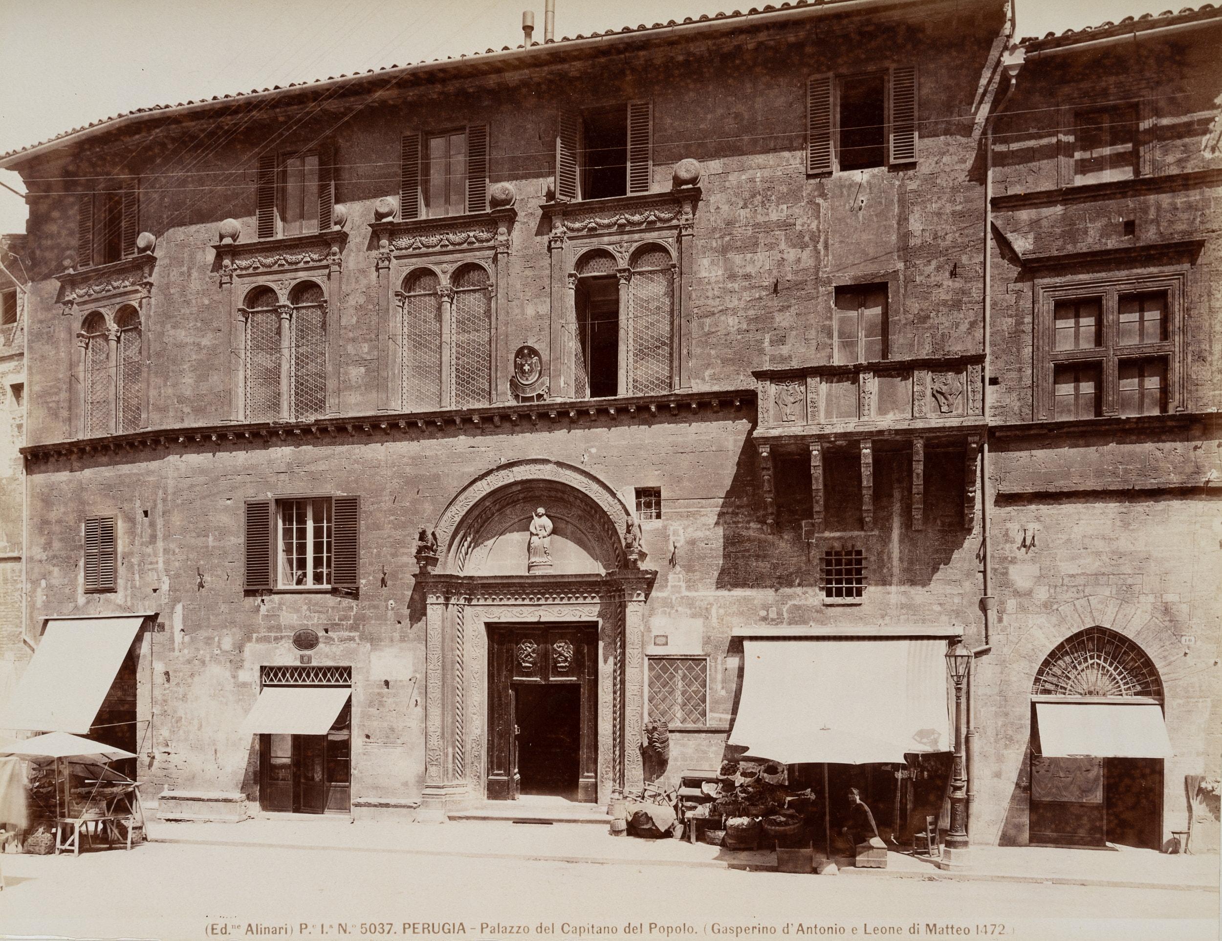 Fratelli Alinari Landscape Photograph - Palazzo del Capitano del Popolo, Perugia