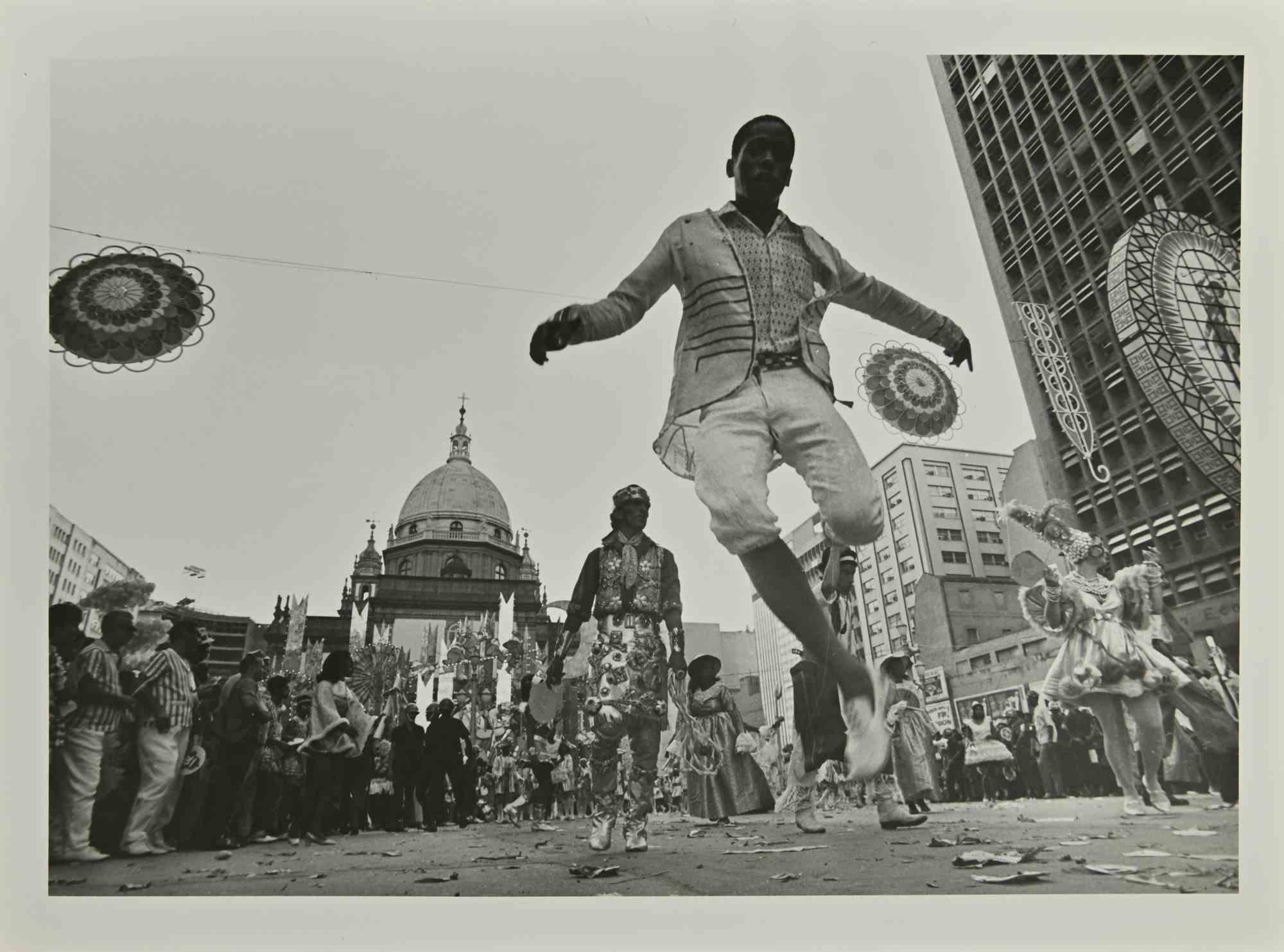 Unknown Figurative Photograph - Parade in San Paolo - Vintage b/w Photo - 1970s