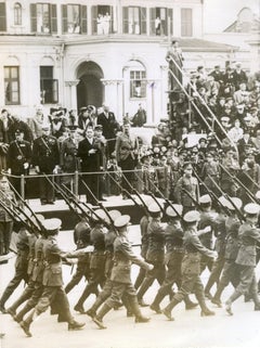 Paramilitarische Prozession in Shanghai – Vintage-Foto 1939