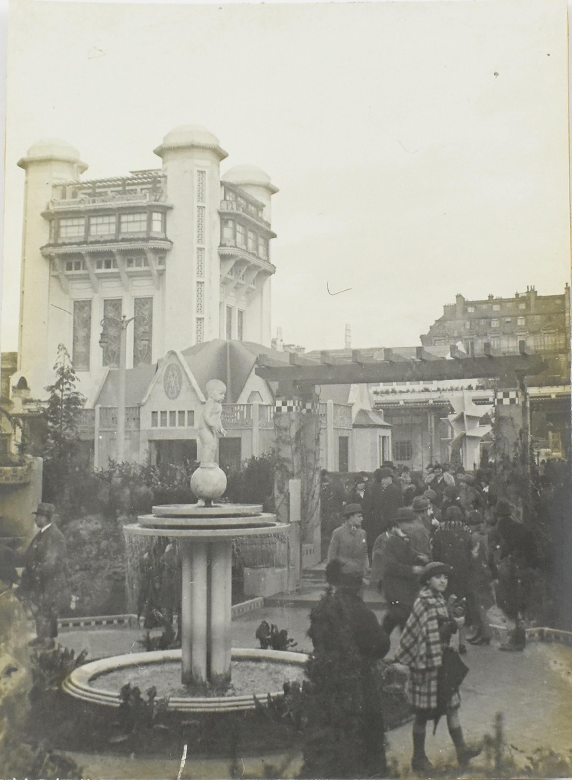 Parigi, Esposizione di Art Decor 1925, fotografia di Mallet Stevens Concrete Tree