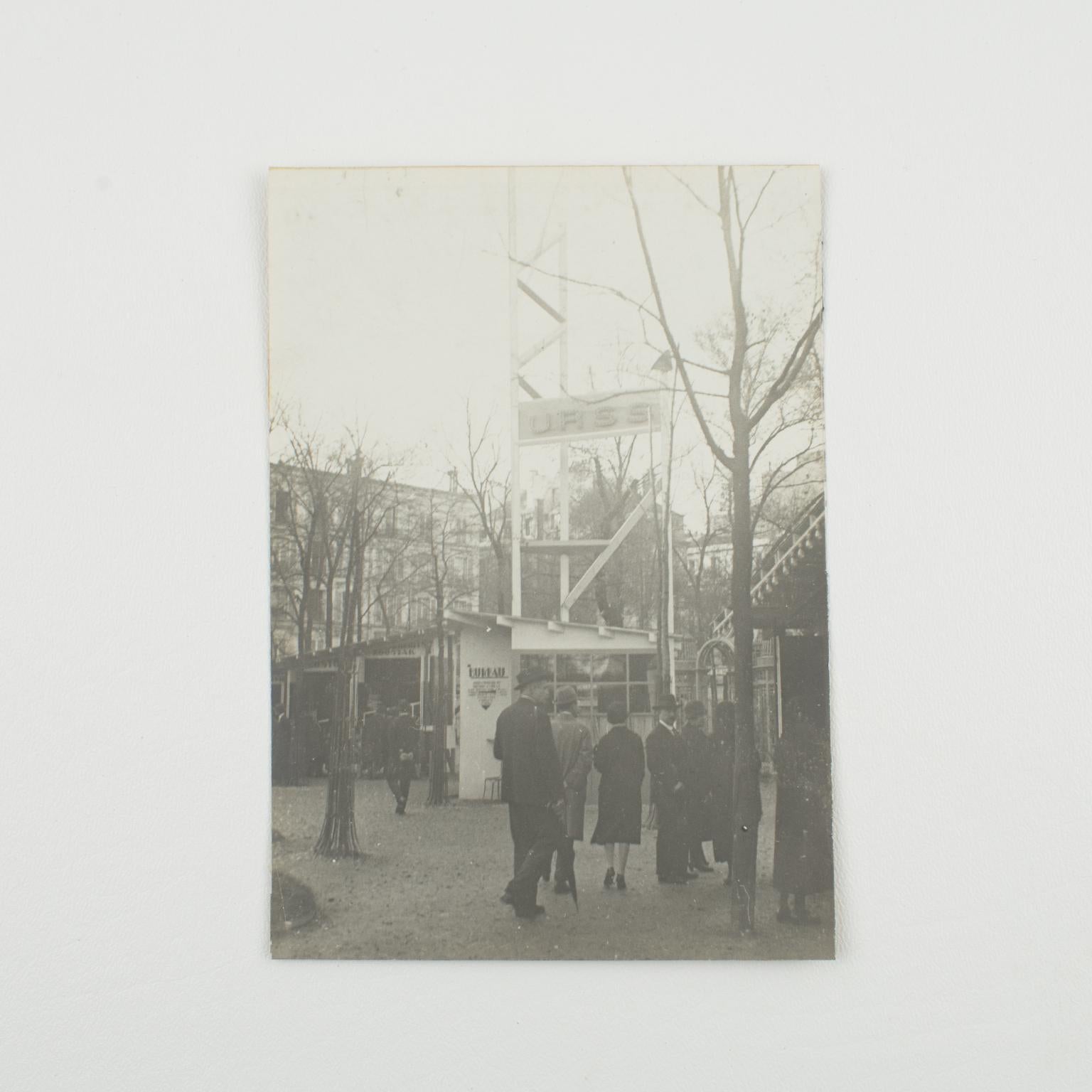 A unique original silver gelatin black and white photography.
The International Decorative Arts Exhibition in Paris, October 1925. The front entrance of the Russian Pavilion.
Features:
Original silver gelatin print photography unframed.
Press