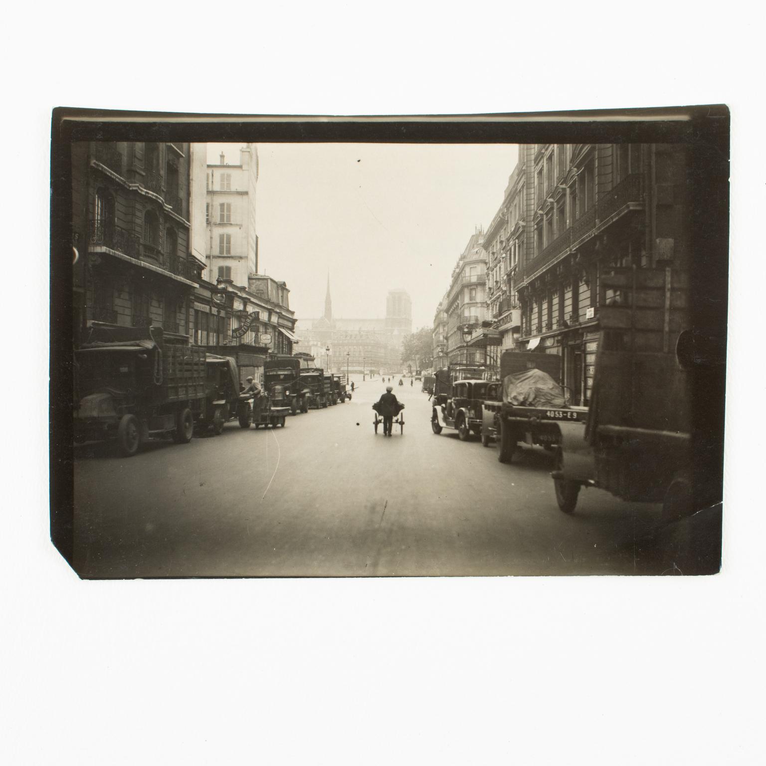 Paris, Marché des Halles, circa 1940, Photographie noir et blanc à la gélatine d'argent en vente 1