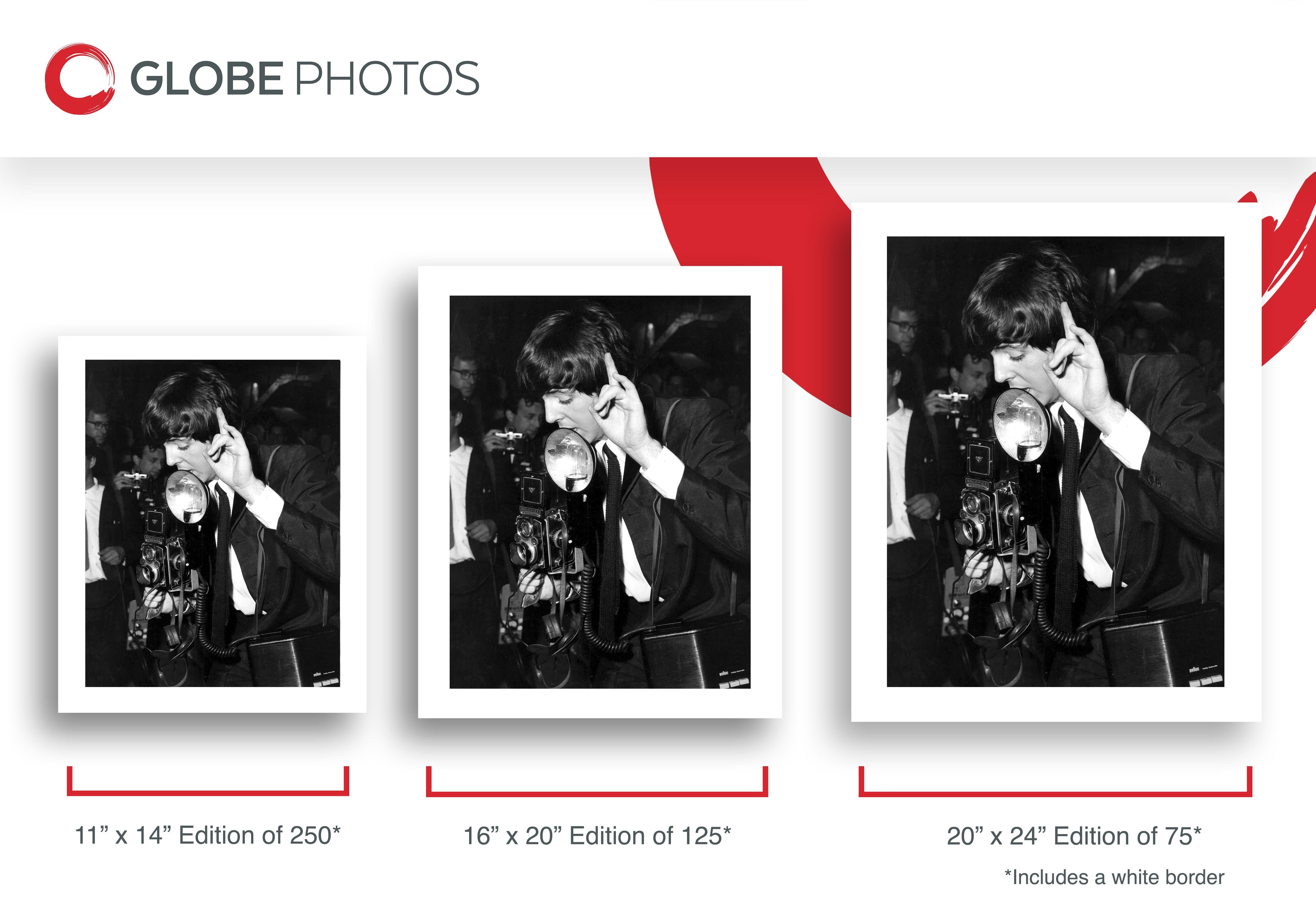 Paul McCartney haciendo una fotografía en venta 1