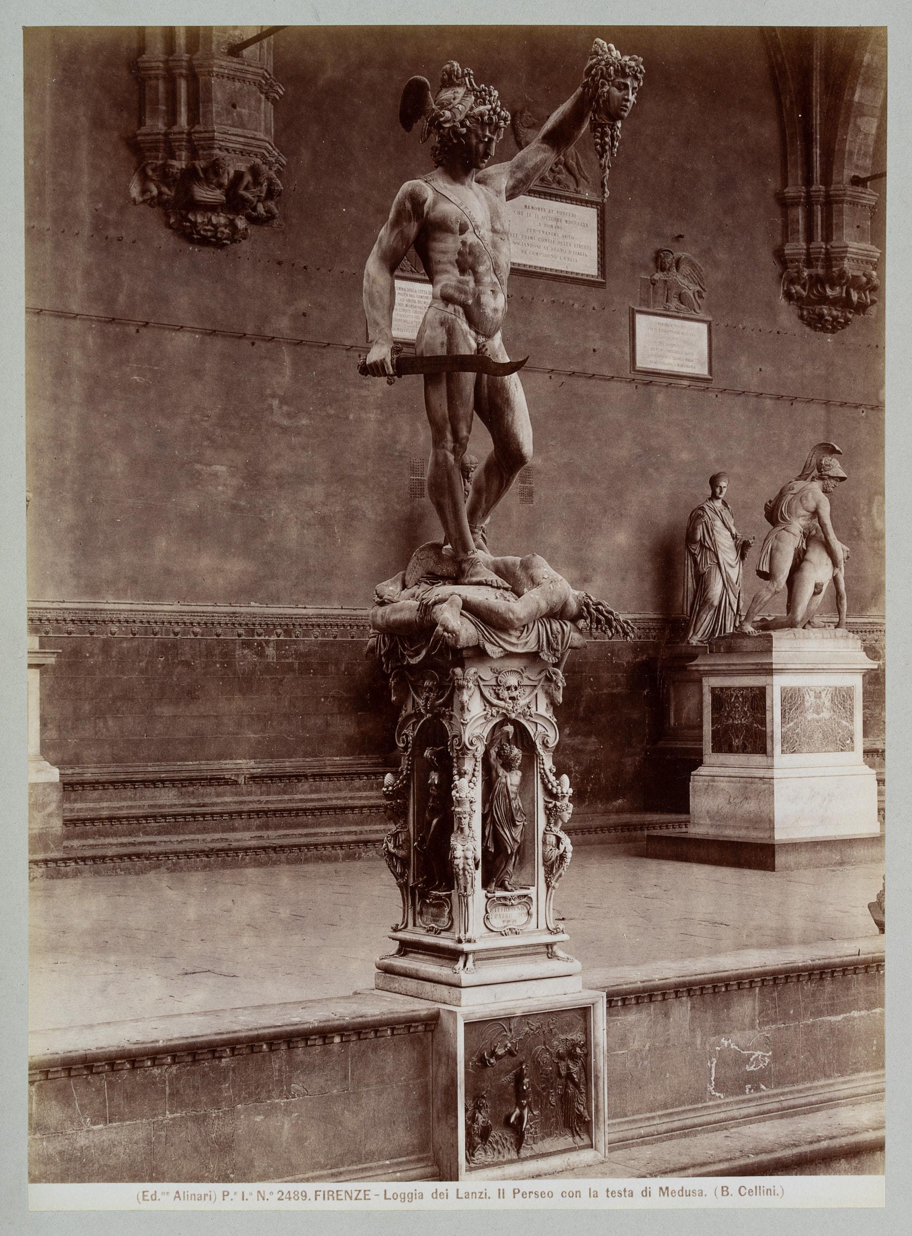 Perseus des Cellini, Loggia dei Lanzi, Florenz - Photograph by Fratelli Alinari