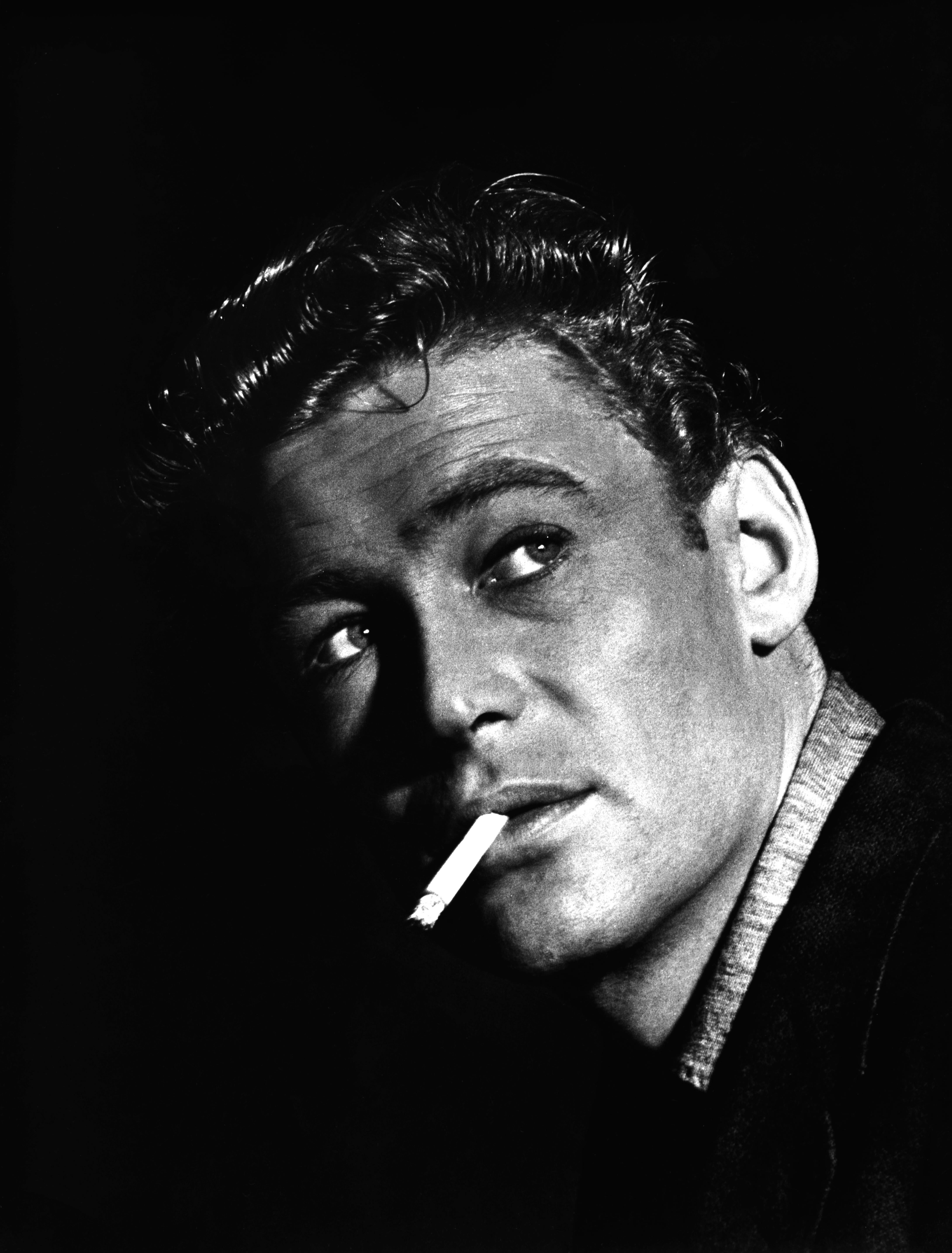 Unknown Portrait Photograph - Peter O'Toole Smoking Movie Star News Fine Art Print