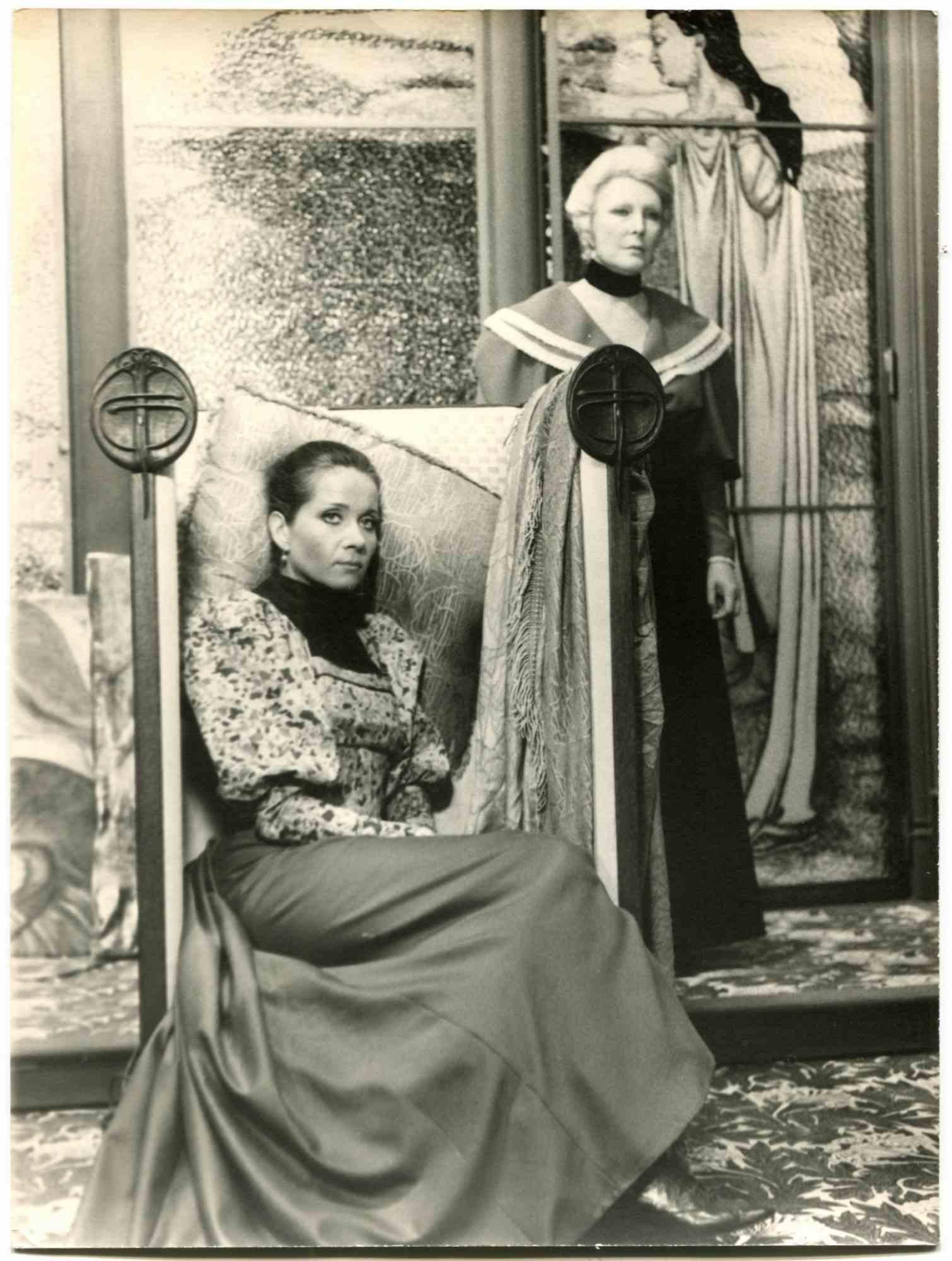 Unknown Figurative Photograph – Foto von Caterina Boratto – 1960er Jahre