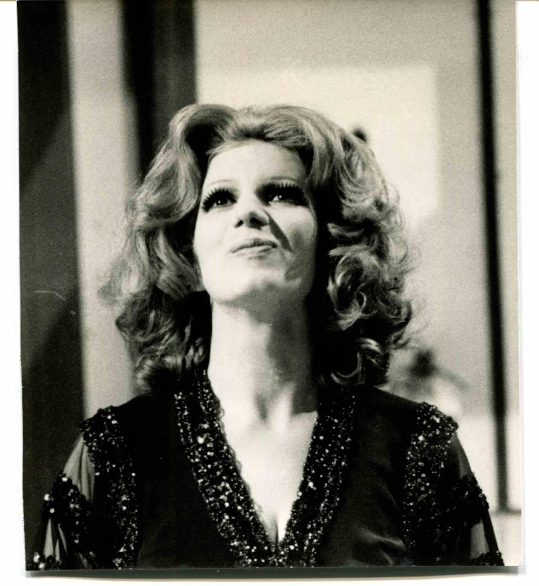 Unknown Portrait Photograph - Photo of Iva Zanicchi -  Photo - 1970s