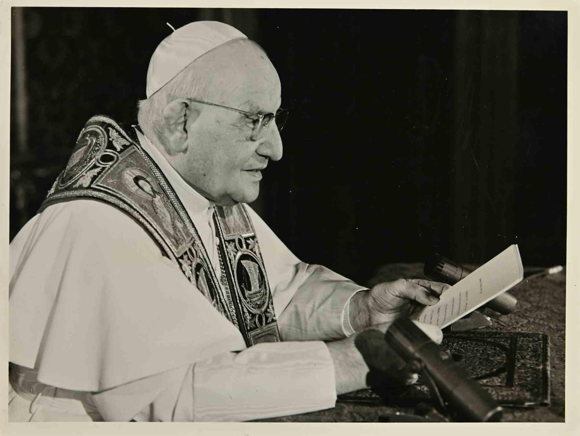 Unknown Figurative Photograph - Pope John XXIII - Vintage b/w Photo   - Vintage b/w Photo - 1963