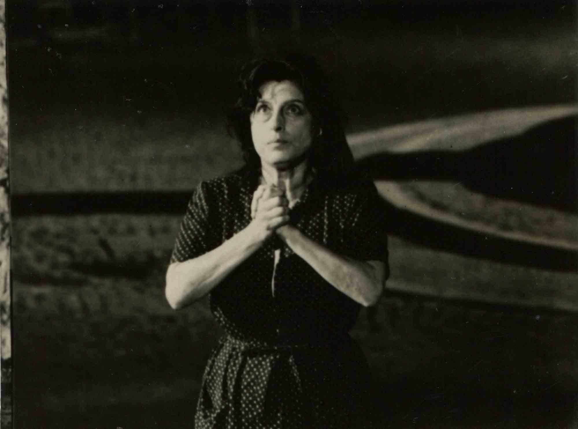 Unknown Black and White Photograph - Portrait of Anna Magnani in "Mamma Roma" - Vintage B/W photo - Mid 20th Century