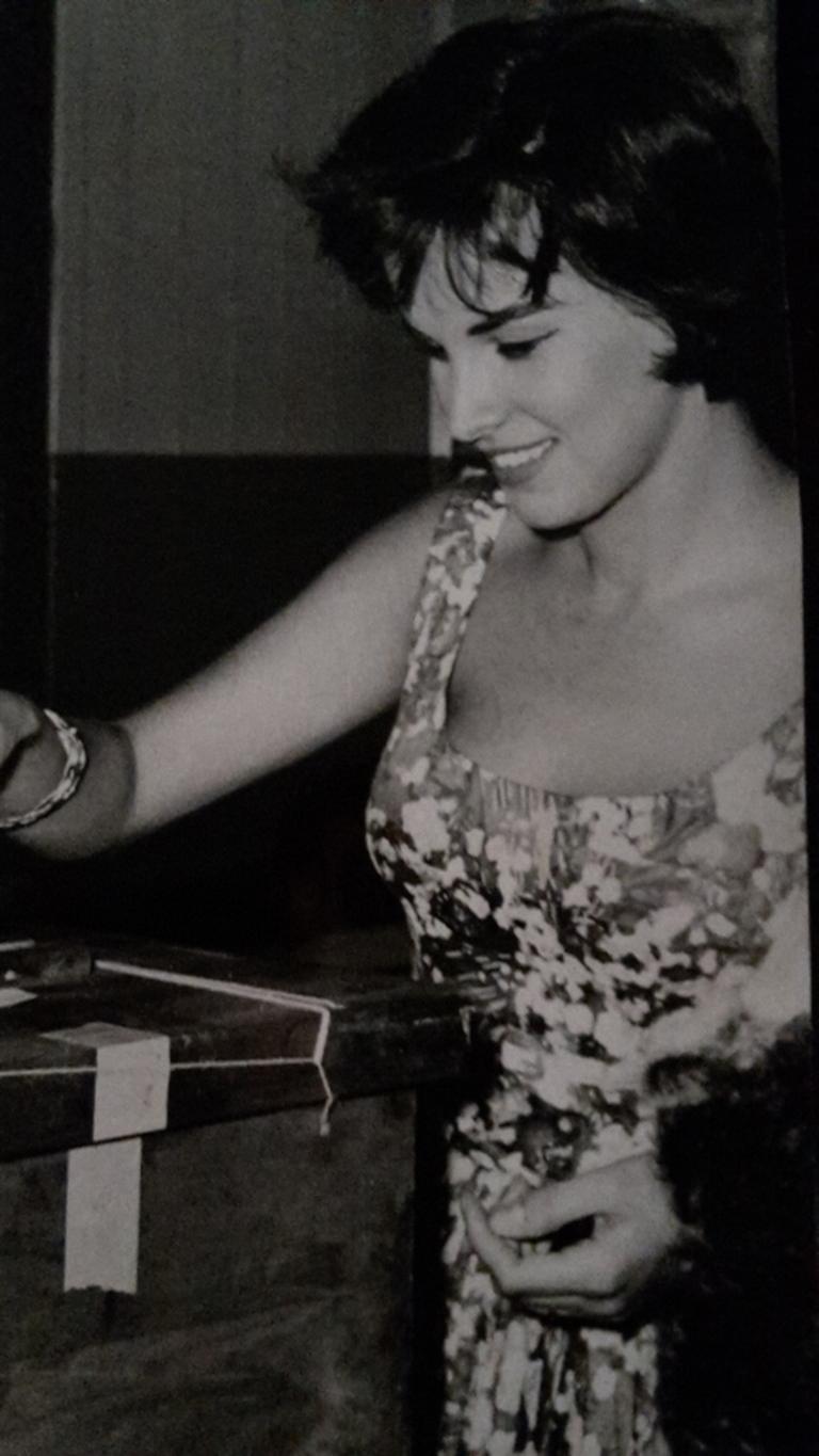 Figurative Photograph Unknown - Portrait d'Antonella Lualdi - Photographie vintage, années 1960
