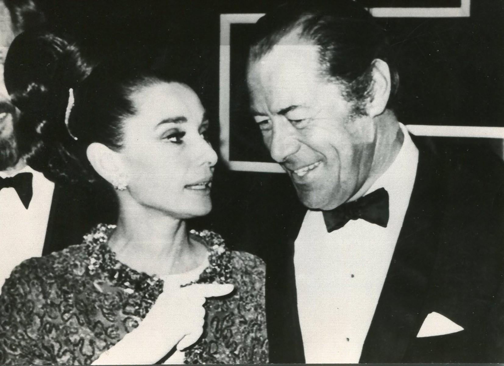Unknown Portrait Photograph – Porträt von Audrey Hepburn und Rex Harrison - b/w Fotografie - 1960er Jahre