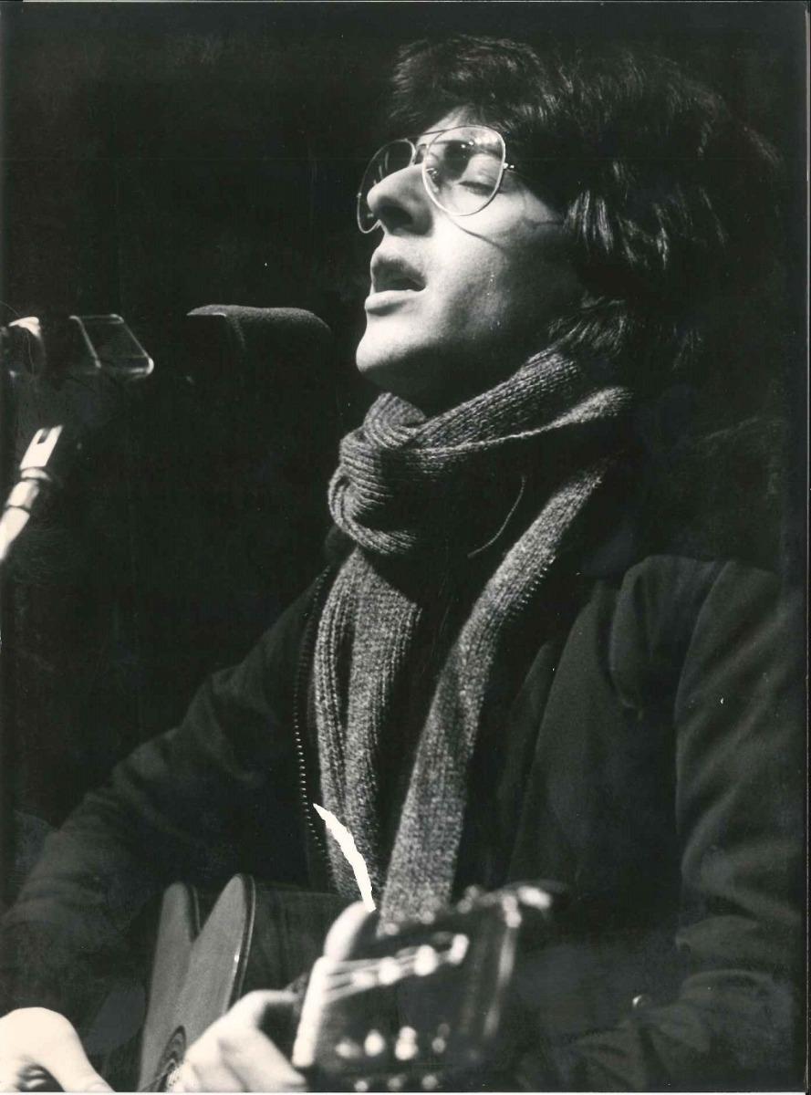 Portrait Photograph de Unknown - Retrato de Claudio Baglioni - Fotografía original en B/N - 1981