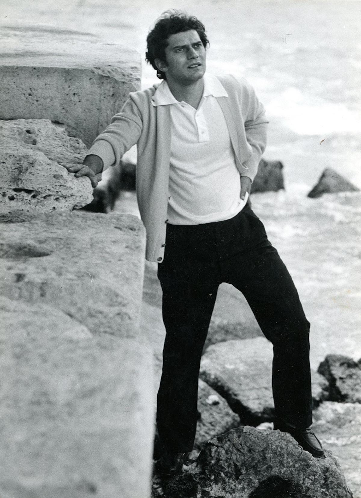 Portrait du Singer italien Luigi Tenco par Pietro Pascuttini - Photo N/B - années 1960