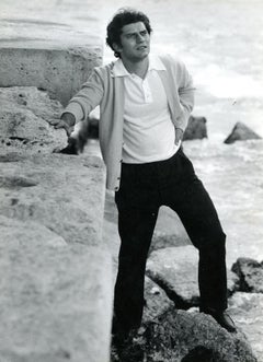 Porträt des italienischen Sängers Luigi Tenco von Pietro Pascuttini - S/W-Foto - 1960er Jahre