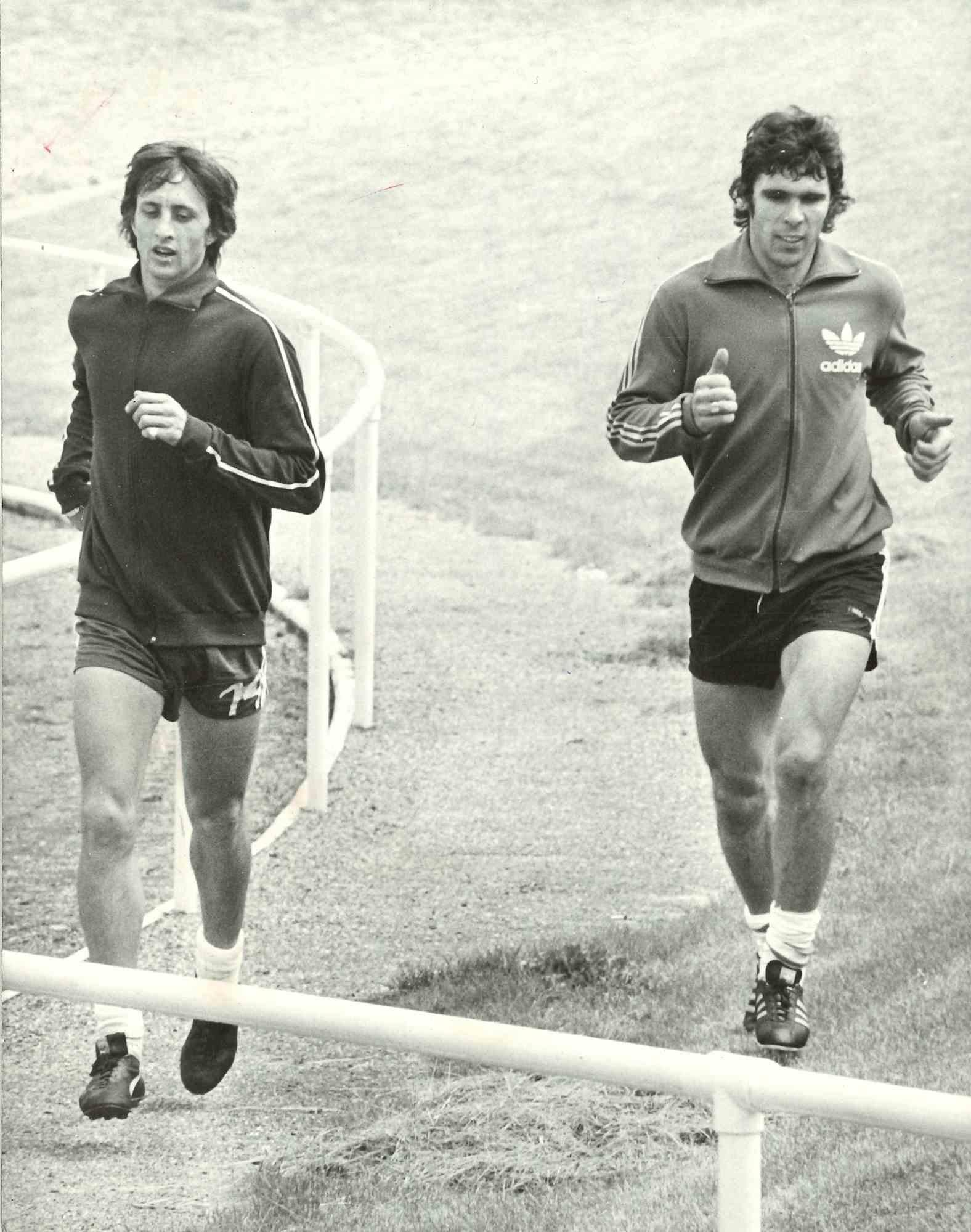 Figurative Photograph Unknown - Portrait de Johan Cruyff - Photo Vintage - 1974