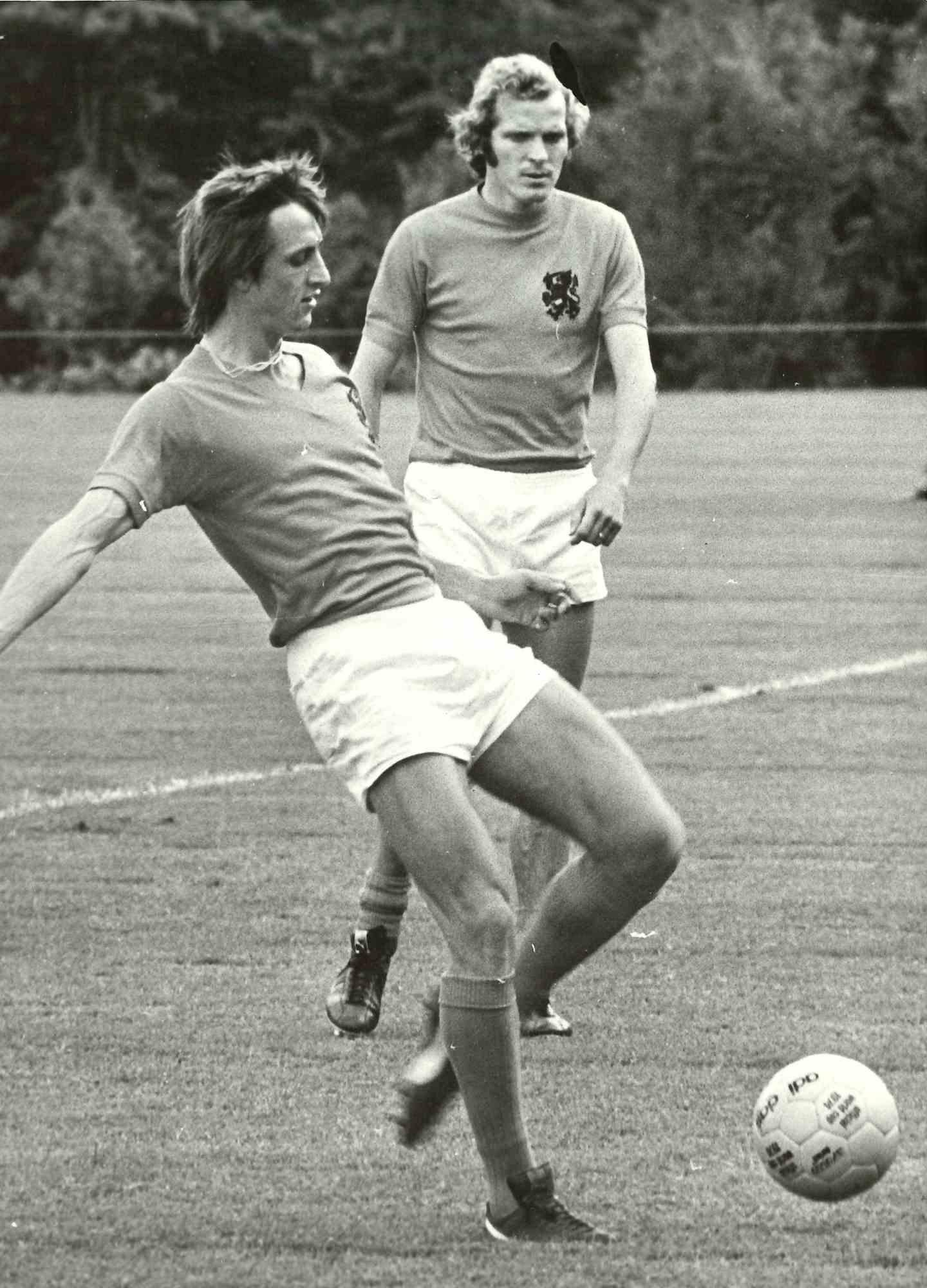Figurative Photograph Unknown - Portrait de Johan Cruyff - Photo Vintage - 1974
