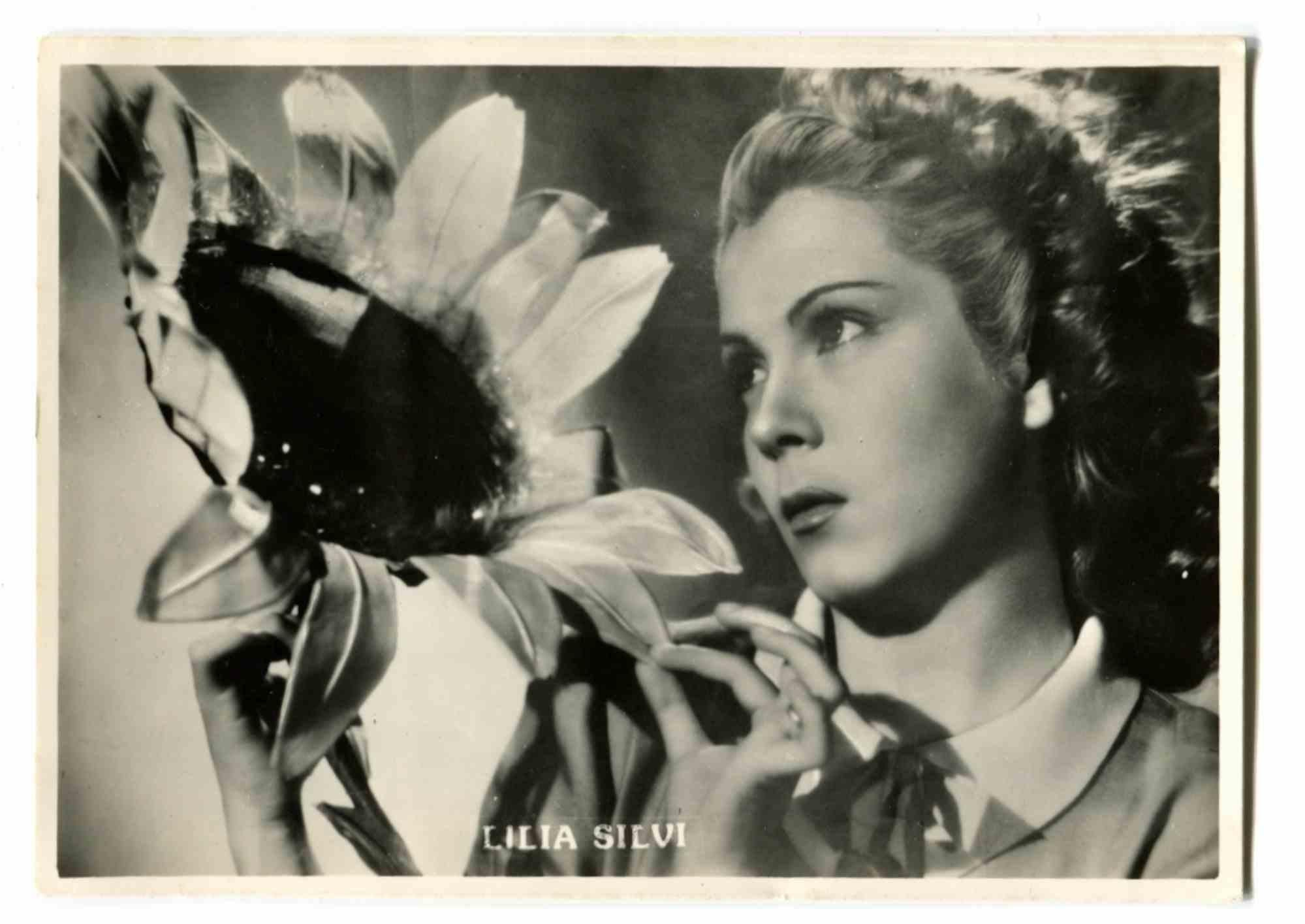 Unknown Figurative Photograph - Portrait of Lilia Silvi - Vintage photo - 1950s