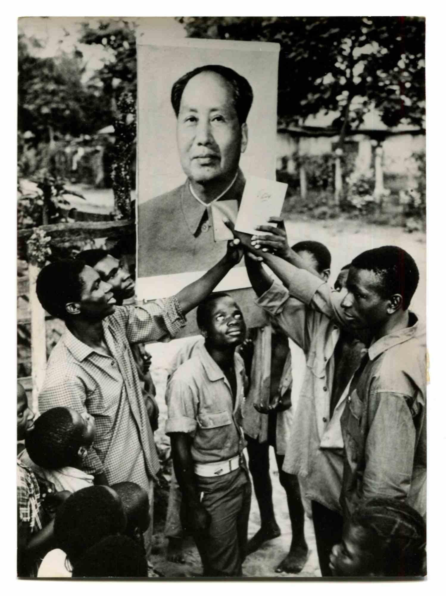 Unknown Figurative Photograph - Portrait of Mao Zedong - Vintage Photo - 1970s