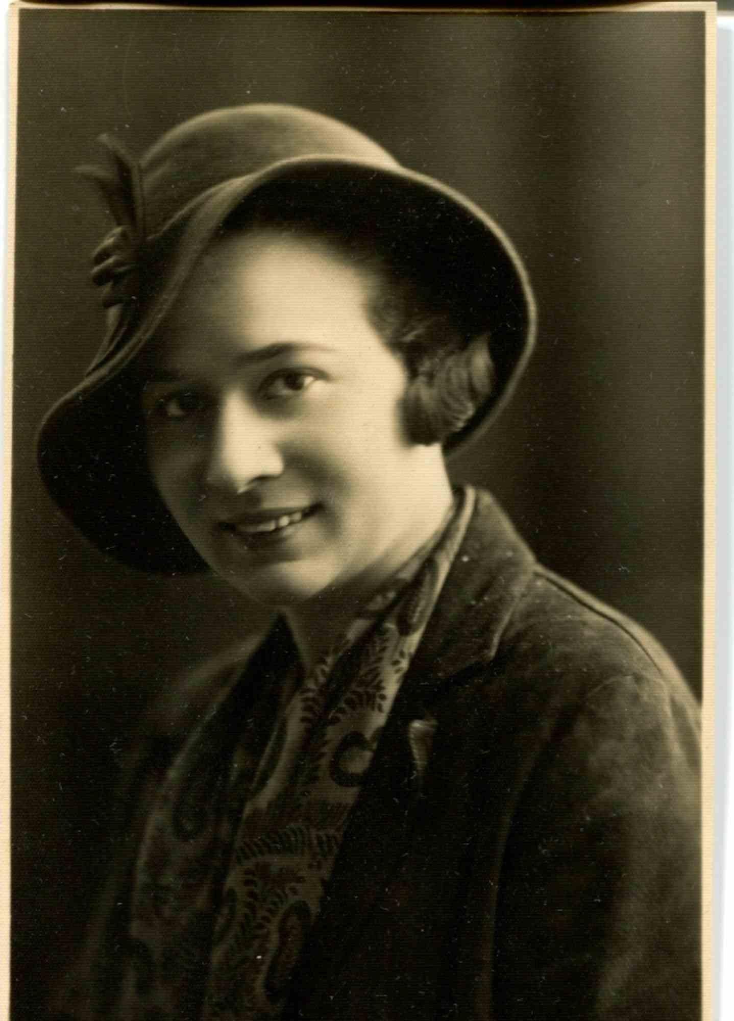 Unknown Figurative Photograph - Portrait of Mrs. Gilles - Vintage Photo - Early 20th Century