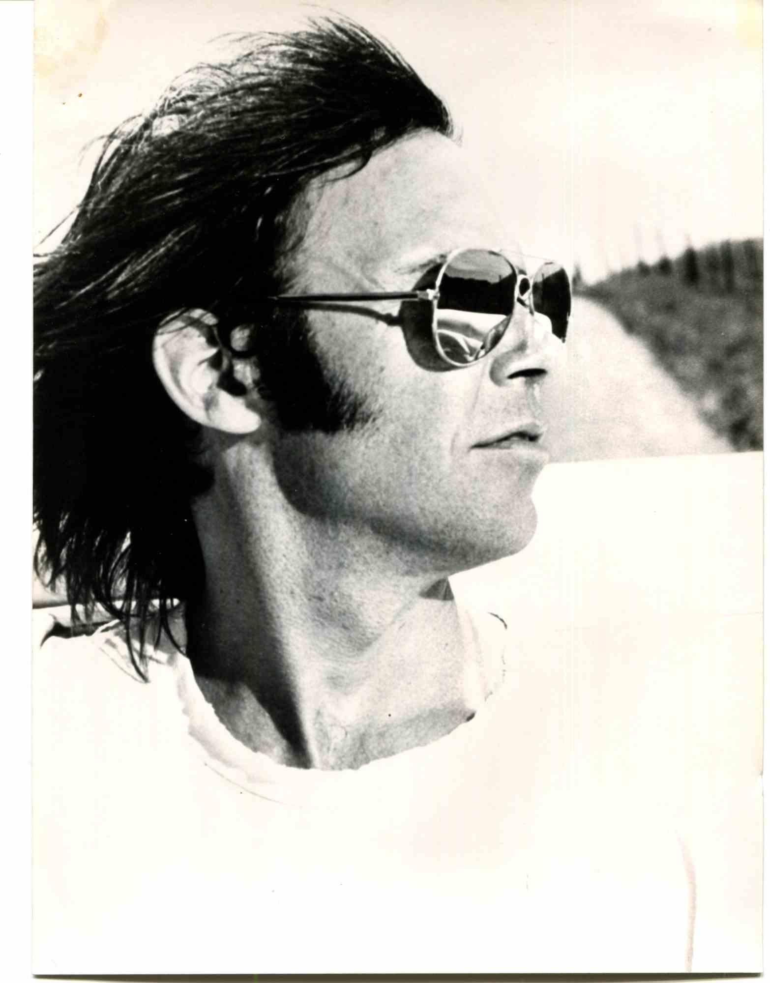 Unknown Portrait Photograph – Porträt von Neil Young – 1970er Jahre
