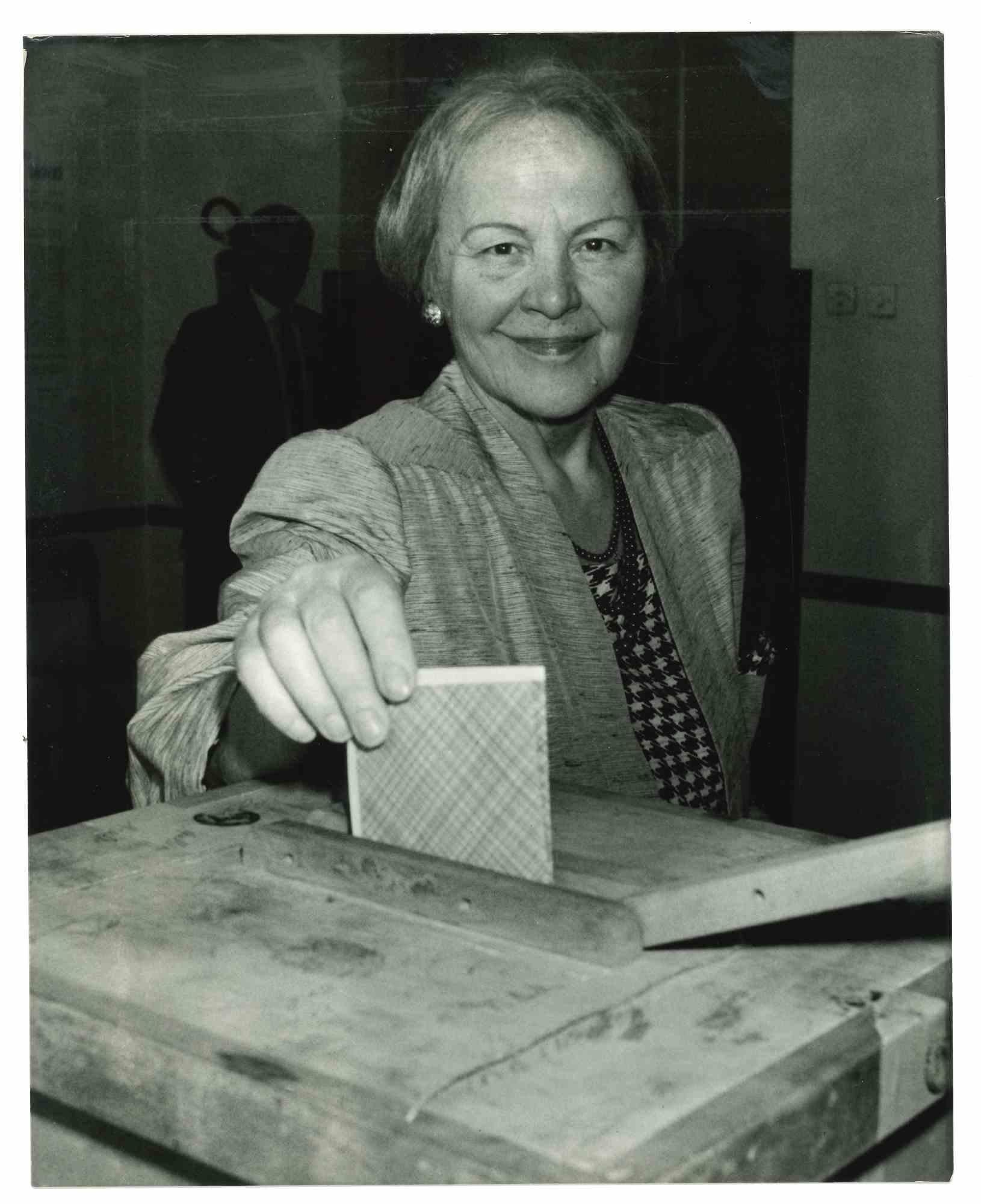 Portrait Photograph di Unknown - Ritratto di Nilde Iotti - 1991