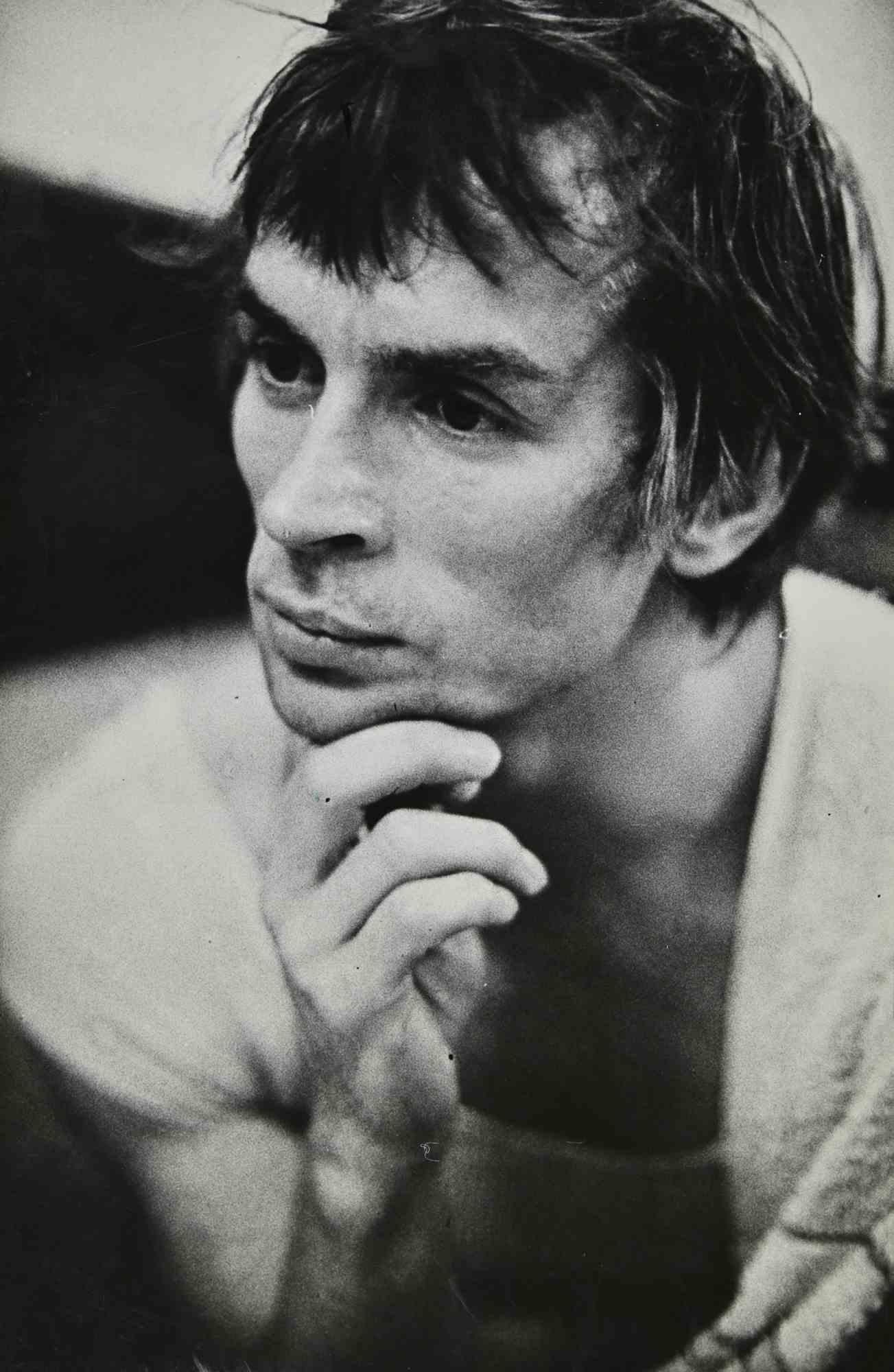 Figurative Photograph de Unknown - Retrato de Rudolf Nureyev - Fotografía de época - Años 60